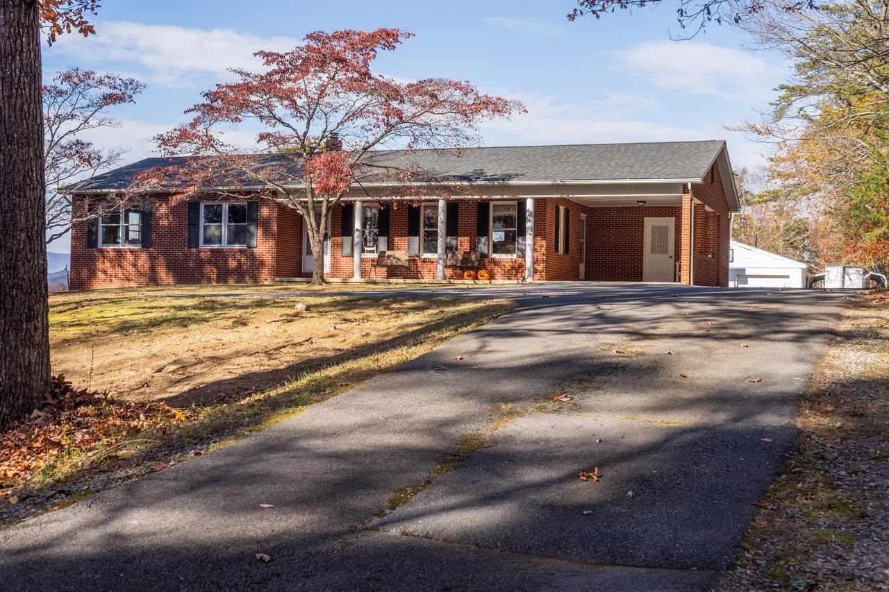 19511 HUCKLEBERRY RD, ELKTON, Virginia 22827, 4 Bedrooms Bedrooms, ,2 BathroomsBathrooms,Residential,19511 HUCKLEBERRY RD,670722 MLS # 670722 19511 HUCKLEBERRY RD, ELKTON, Virginia 22827, 4 Bedrooms Bedrooms, ,2 BathroomsBathrooms,Residential,19511 HUCKLEBERRY RD,670722 MLS # 670722