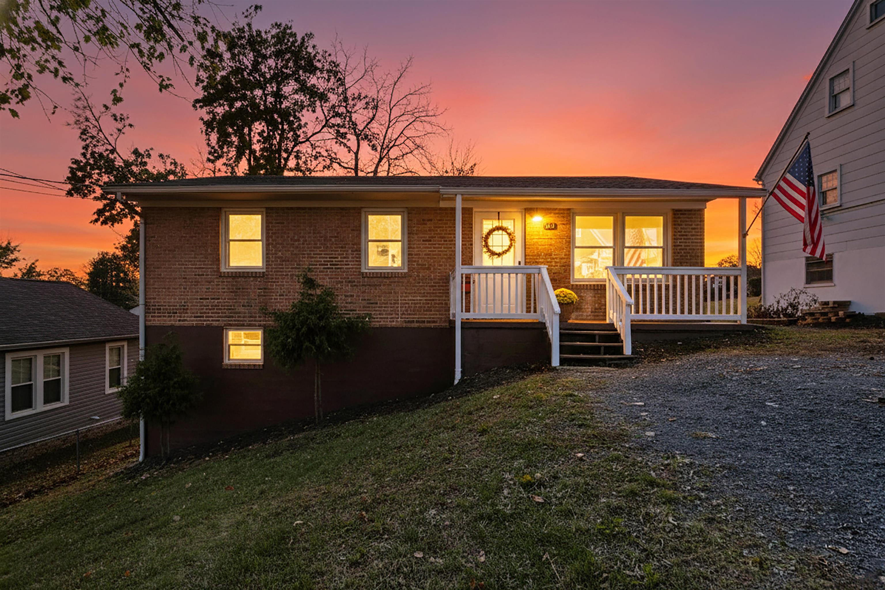 1624 PACKARD ST, STAUNTON, Virginia 24401, 3 Bedrooms Bedrooms, ,1 BathroomBathrooms,Residential,1624 PACKARD ST,670748 MLS # 670748 1624 PACKARD ST, STAUNTON, Virginia 24401, 3 Bedrooms Bedrooms, ,1 BathroomBathrooms,Residential,1624 PACKARD ST,670748 MLS # 670748