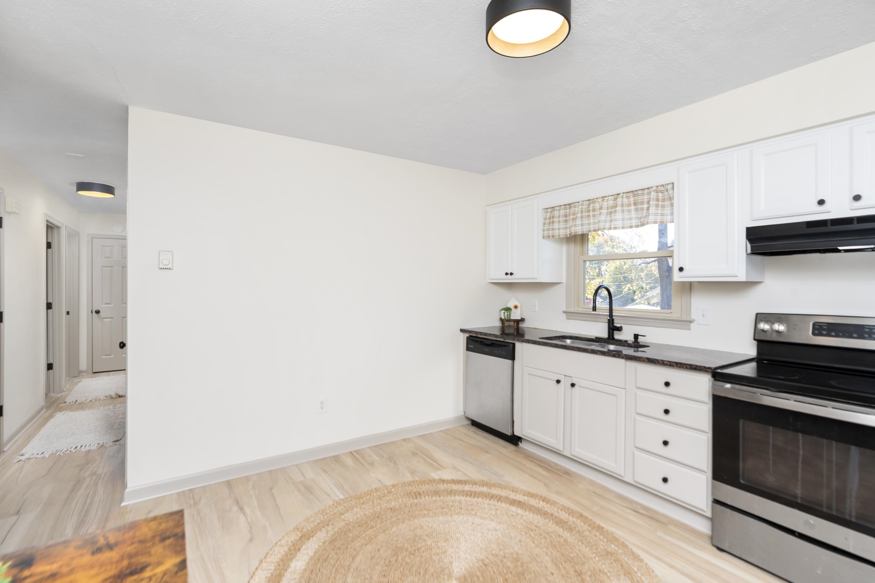 1624 PACKARD ST, STAUNTON, Virginia 24401, 3 Bedrooms Bedrooms, ,1 BathroomBathrooms,Residential,1624 PACKARD ST,670748 MLS # 670748 1624 PACKARD ST, STAUNTON, Virginia 24401, 3 Bedrooms Bedrooms, ,1 BathroomBathrooms,Residential,1624 PACKARD ST,670748 MLS # 670748