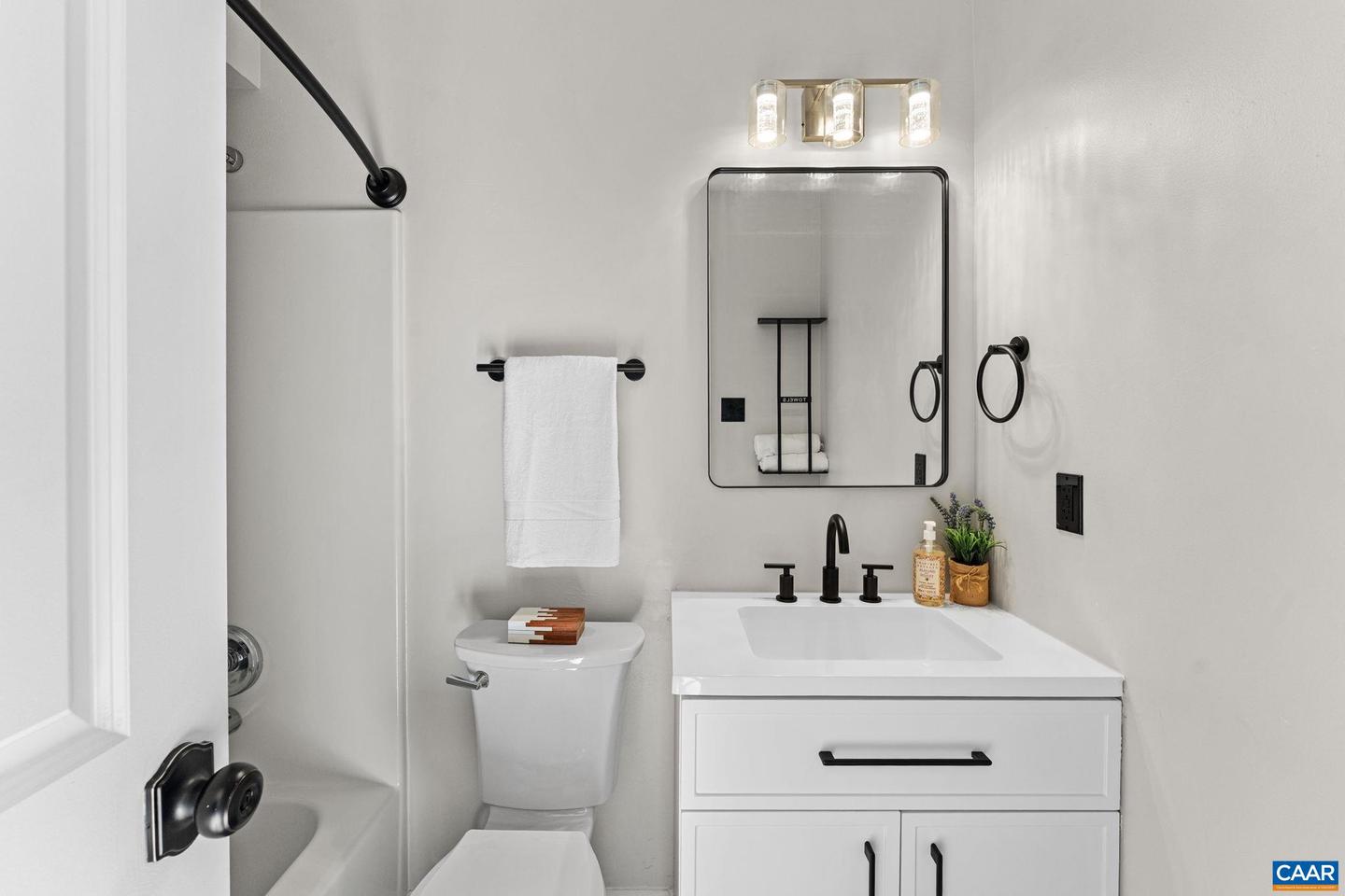 403 RIVERSIDE AVE, CHARLOTTESVILLE, Virginia 22902, 3 Bedrooms Bedrooms, ,2 BathroomsBathrooms,Residential,For sale,403 RIVERSIDE AVE,670125 MLS # 670125 403 RIVERSIDE AVE, CHARLOTTESVILLE, Virginia 22902, 3 Bedrooms Bedrooms, ,2 BathroomsBathrooms,Residential,For sale,403 RIVERSIDE AVE,670125 MLS # 670125