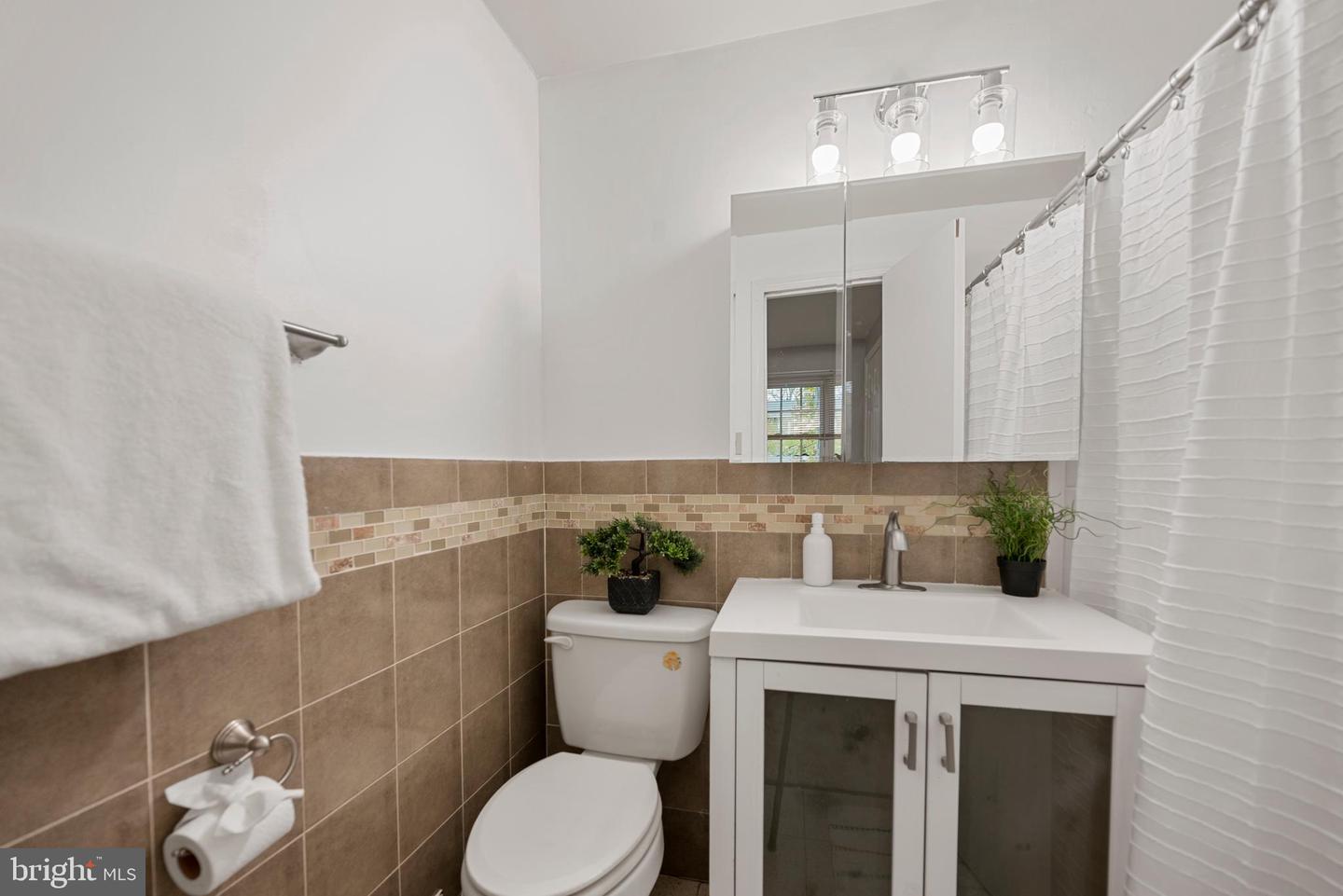 1404 MILBANK RD, WOODBRIDGE, Virginia 22191, 4 Bedrooms Bedrooms, ,3 BathroomsBathrooms,Residential,For sale,1404 MILBANK RD,VAPW2106596 MLS # VAPW2106596 1404 MILBANK RD, WOODBRIDGE, Virginia 22191, 4 Bedrooms Bedrooms, ,3 BathroomsBathrooms,Residential,For sale,1404 MILBANK RD,VAPW2106596 MLS # VAPW2106596