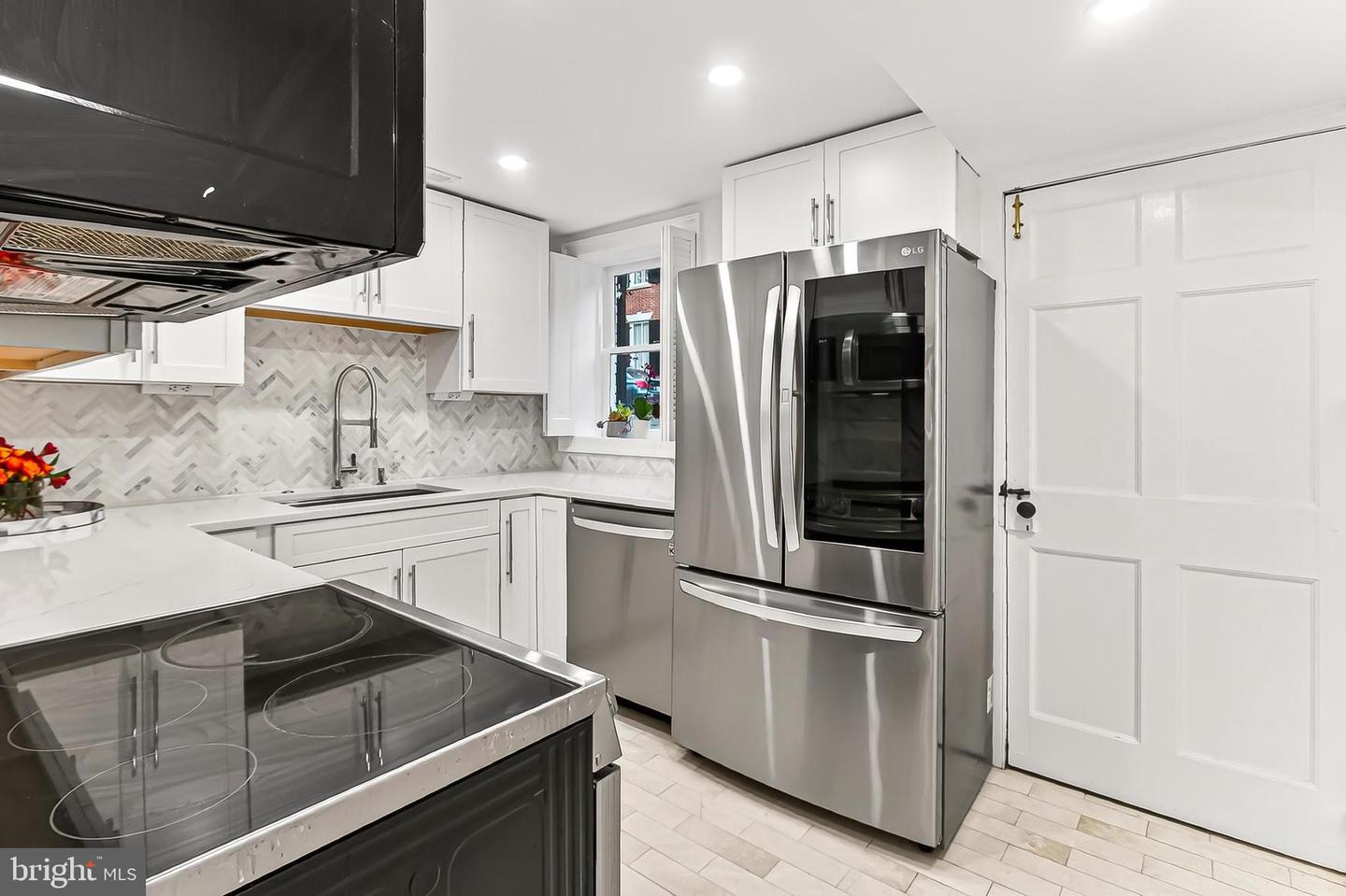 208 S LEE ST, ALEXANDRIA, Virginia 22314, 2 Bedrooms Bedrooms, ,1 BathroomBathrooms,Residential,For sale,208 S LEE ST,VAAX2051162 MLS # VAAX2051162