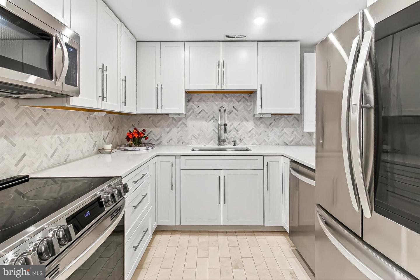 208 S LEE ST, ALEXANDRIA, Virginia 22314, 2 Bedrooms Bedrooms, ,1 BathroomBathrooms,Residential,For sale,208 S LEE ST,VAAX2051162 MLS # VAAX2051162