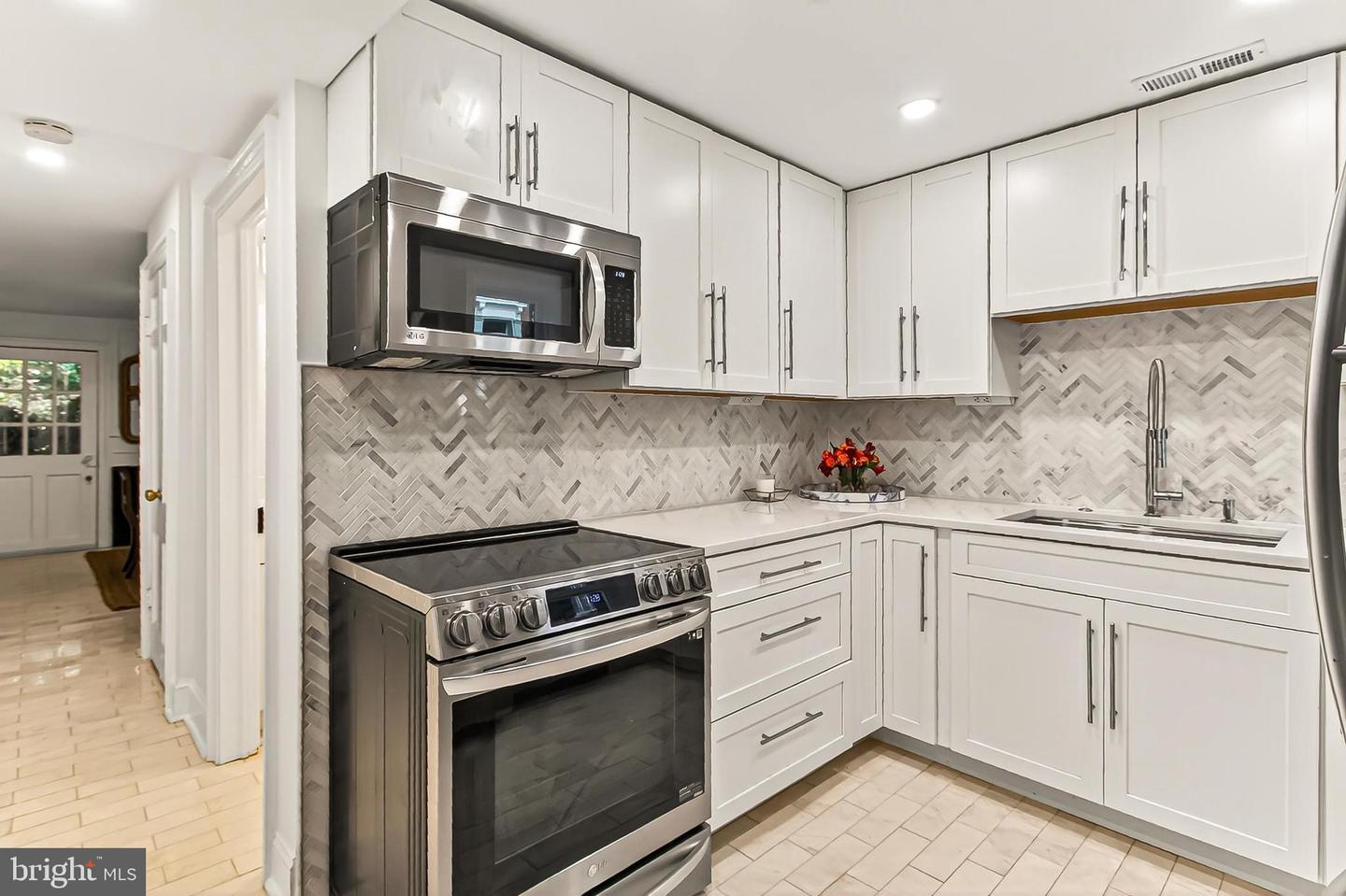 208 S LEE ST, ALEXANDRIA, Virginia 22314, 2 Bedrooms Bedrooms, ,1 BathroomBathrooms,Residential,For sale,208 S LEE ST,VAAX2051162 MLS # VAAX2051162