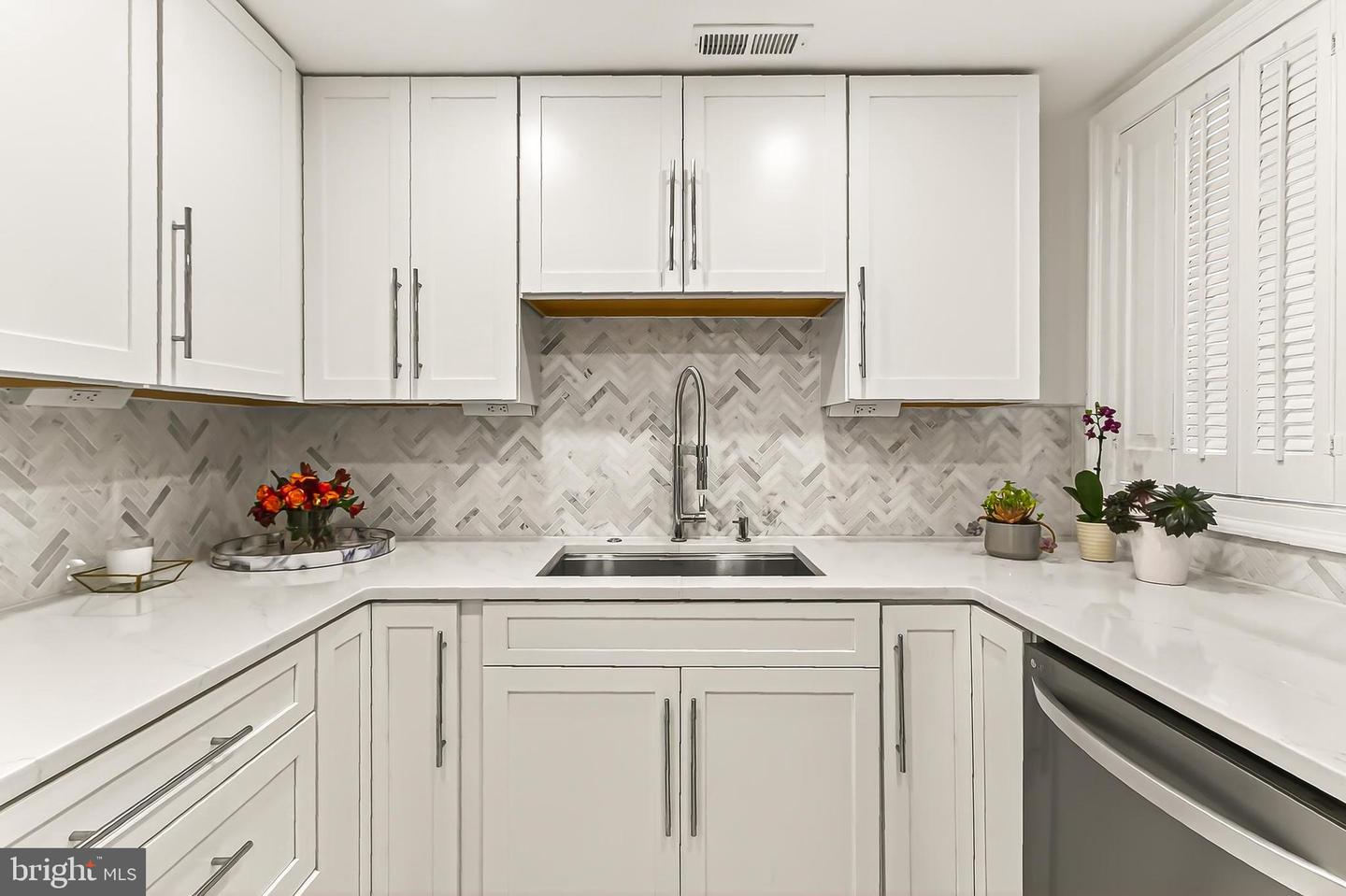 208 S LEE ST, ALEXANDRIA, Virginia 22314, 2 Bedrooms Bedrooms, ,1 BathroomBathrooms,Residential,For sale,208 S LEE ST,VAAX2051162 MLS # VAAX2051162