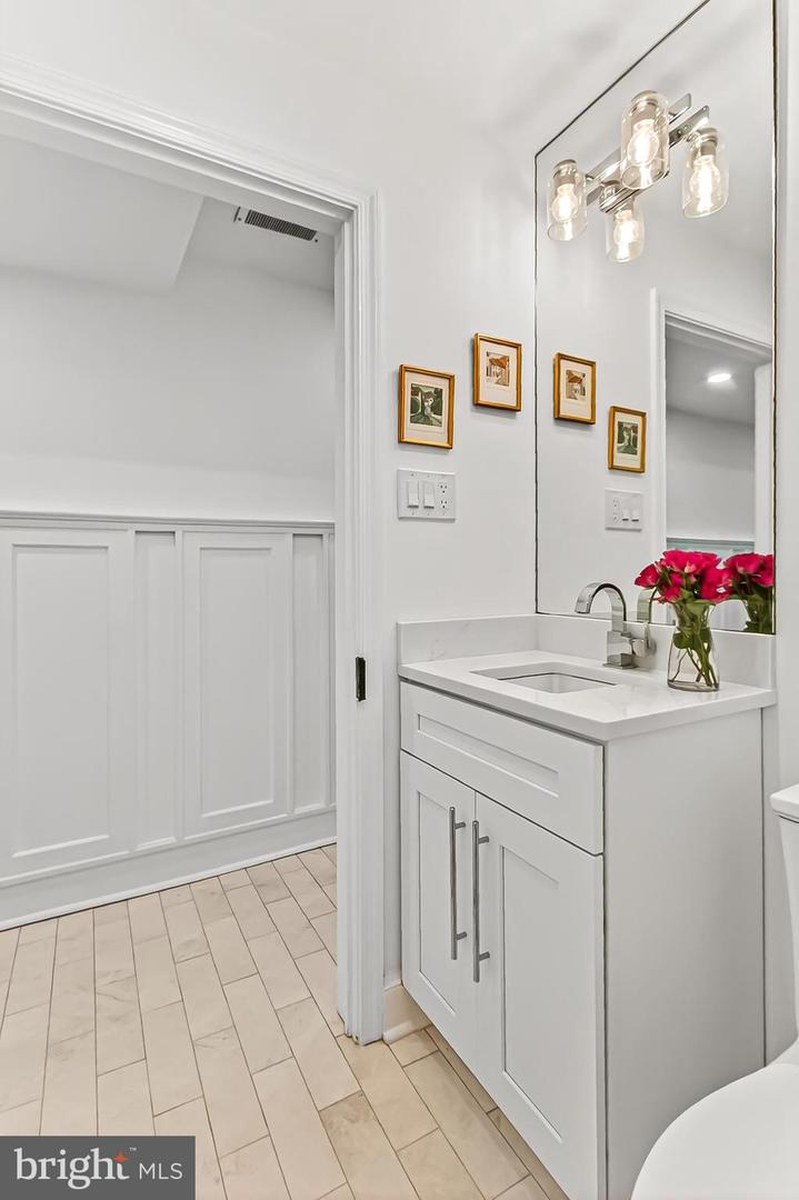 208 S LEE ST, ALEXANDRIA, Virginia 22314, 2 Bedrooms Bedrooms, ,1 BathroomBathrooms,Residential,For sale,208 S LEE ST,VAAX2051162 MLS # VAAX2051162