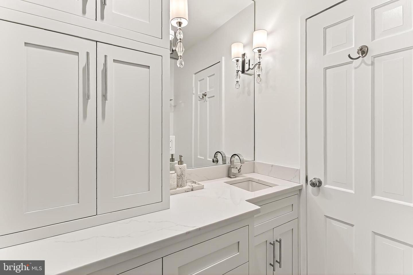 208 S LEE ST, ALEXANDRIA, Virginia 22314, 2 Bedrooms Bedrooms, ,1 BathroomBathrooms,Residential,For sale,208 S LEE ST,VAAX2051162 MLS # VAAX2051162