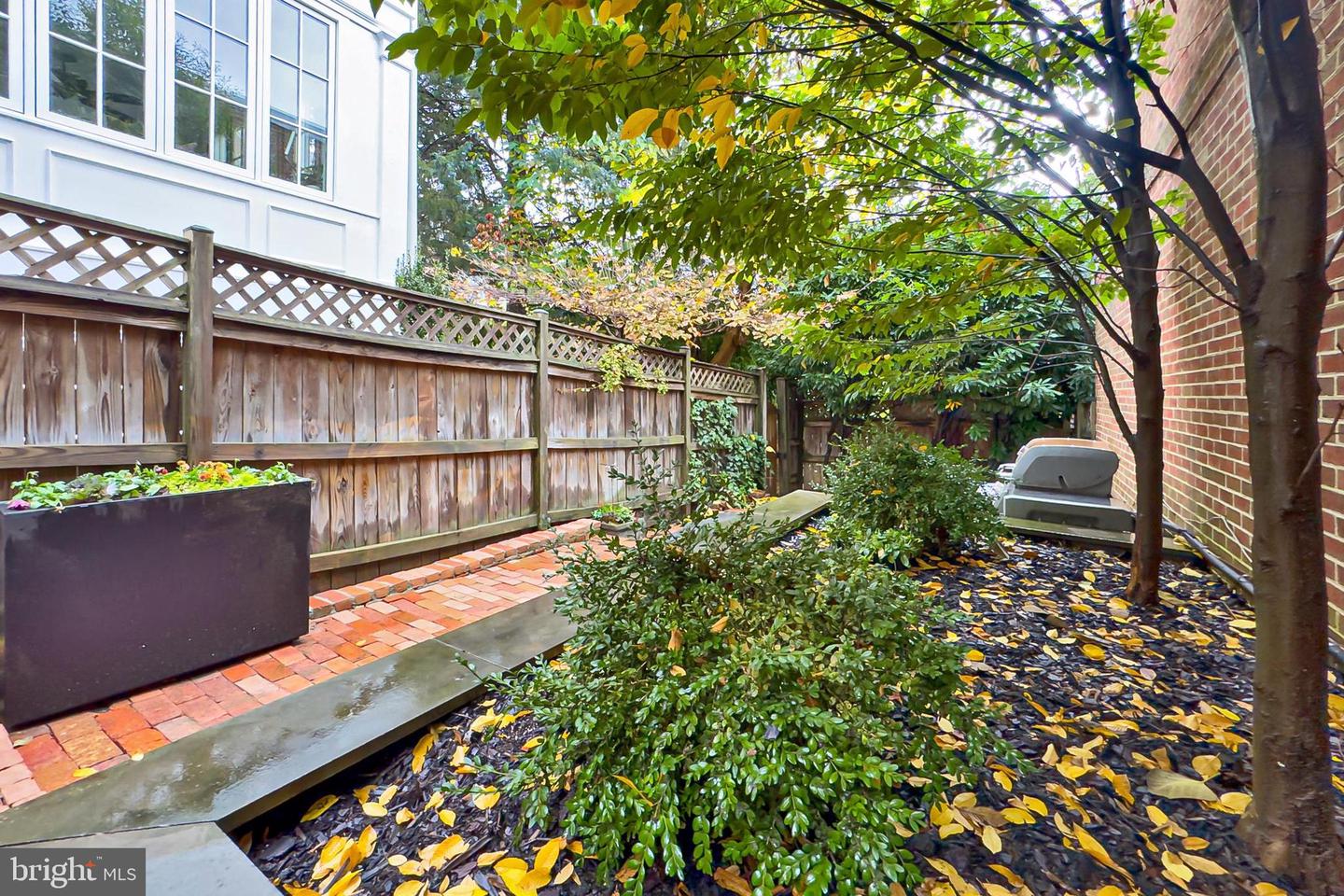 208 S LEE ST, ALEXANDRIA, Virginia 22314, 2 Bedrooms Bedrooms, ,1 BathroomBathrooms,Residential,For sale,208 S LEE ST,VAAX2051162 MLS # VAAX2051162