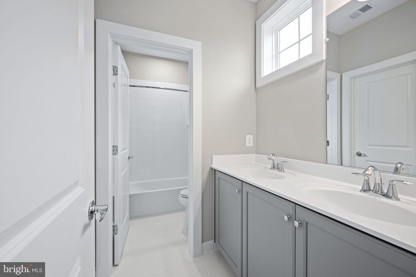 8761 SOUTHERN OAKS PL, LORTON, Virginia 22079, 6 Bedrooms Bedrooms, ,5 BathroomsBathrooms,Residential,For sale,8761 SOUTHERN OAKS PL,VAFX2276532 MLS # VAFX2276532 8761 SOUTHERN OAKS PL, LORTON, Virginia 22079, 6 Bedrooms Bedrooms, ,5 BathroomsBathrooms,Residential,For sale,8761 SOUTHERN OAKS PL,VAFX2276532 MLS # VAFX2276532