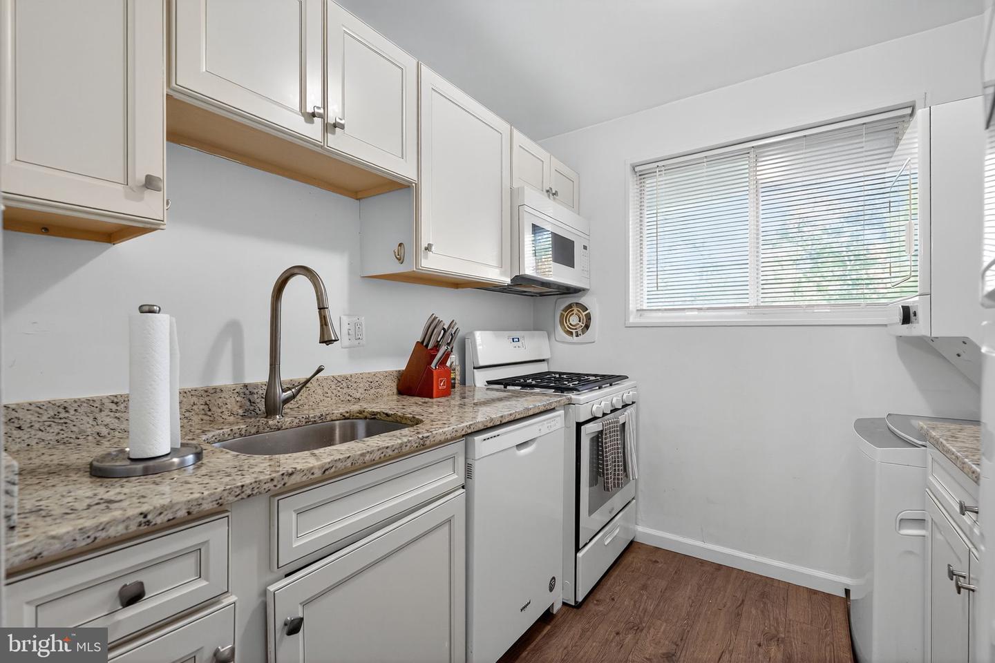 2821 KALMIA LEE CT #302, FALLS CHURCH, Virginia 22042, 1 Bedroom Bedrooms, ,1 BathroomBathrooms,Residential,For sale,2821 KALMIA LEE CT #302,VAFX2276788 MLS # VAFX2276788 2821 KALMIA LEE CT #302, FALLS CHURCH, Virginia 22042, 1 Bedroom Bedrooms, ,1 BathroomBathrooms,Residential,For sale,2821 KALMIA LEE CT #302,VAFX2276788 MLS # VAFX2276788