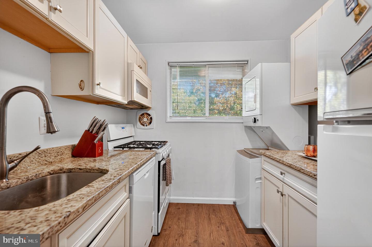 2821 KALMIA LEE CT #302, FALLS CHURCH, Virginia 22042, 1 Bedroom Bedrooms, ,1 BathroomBathrooms,Residential,For sale,2821 KALMIA LEE CT #302,VAFX2276788 MLS # VAFX2276788 2821 KALMIA LEE CT #302, FALLS CHURCH, Virginia 22042, 1 Bedroom Bedrooms, ,1 BathroomBathrooms,Residential,For sale,2821 KALMIA LEE CT #302,VAFX2276788 MLS # VAFX2276788