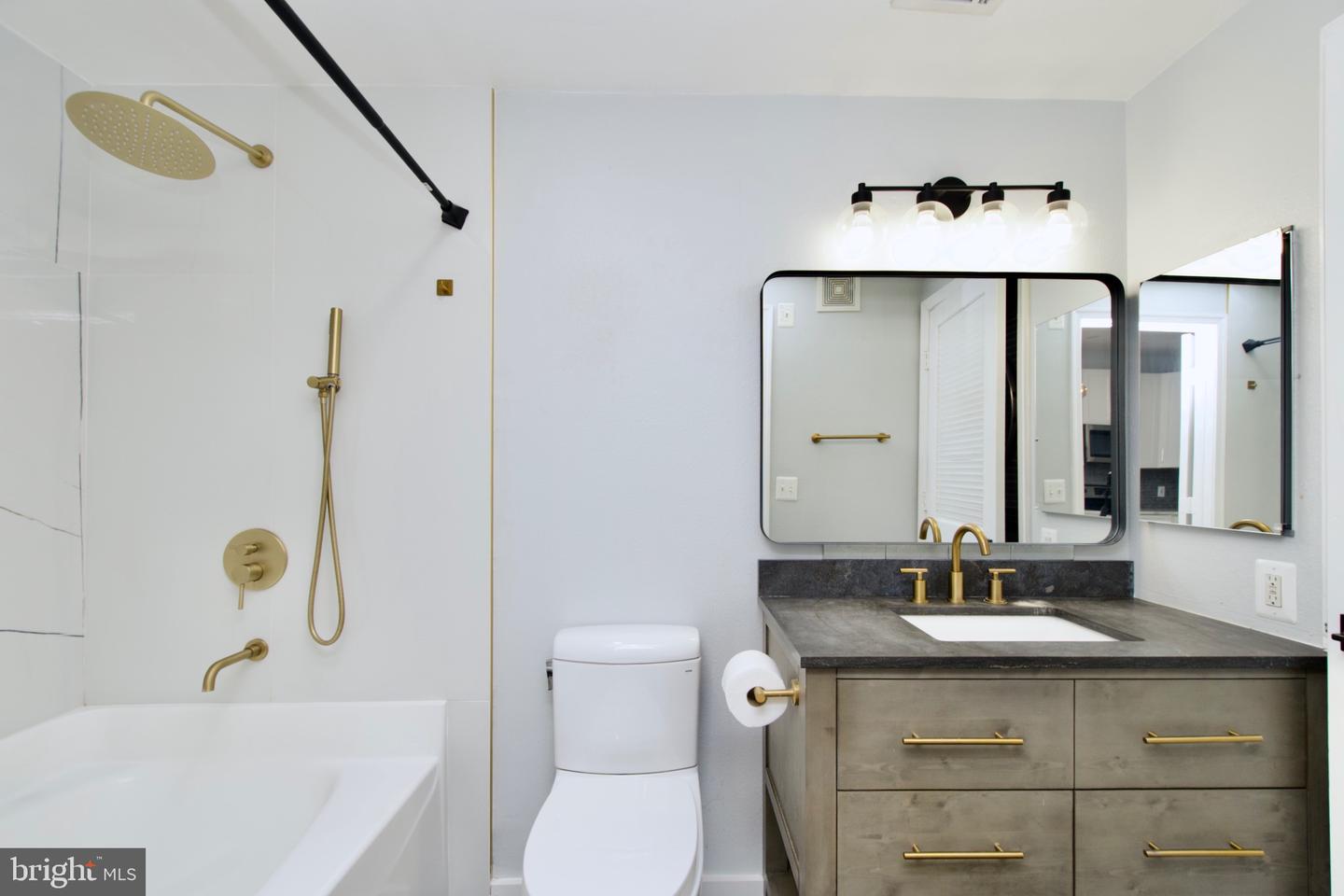 3003 NICOSH CIR #3106, FALLS CHURCH, Virginia 22042, 1 Bedroom Bedrooms, ,1 BathroomBathrooms,Residential,For sale,3003 NICOSH CIR #3106,VAFX2277618 MLS # VAFX2277618 3003 NICOSH CIR #3106, FALLS CHURCH, Virginia 22042, 1 Bedroom Bedrooms, ,1 BathroomBathrooms,Residential,For sale,3003 NICOSH CIR #3106,VAFX2277618 MLS # VAFX2277618