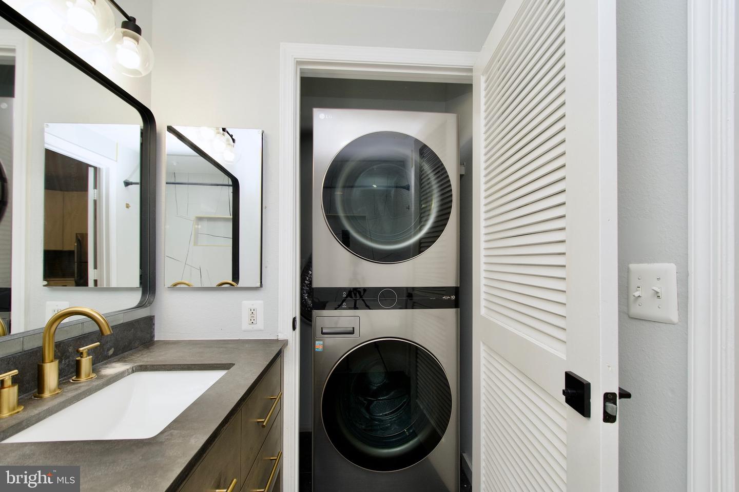 3003 NICOSH CIR #3106, FALLS CHURCH, Virginia 22042, 1 Bedroom Bedrooms, ,1 BathroomBathrooms,Residential,For sale,3003 NICOSH CIR #3106,VAFX2277618 MLS # VAFX2277618 3003 NICOSH CIR #3106, FALLS CHURCH, Virginia 22042, 1 Bedroom Bedrooms, ,1 BathroomBathrooms,Residential,For sale,3003 NICOSH CIR #3106,VAFX2277618 MLS # VAFX2277618