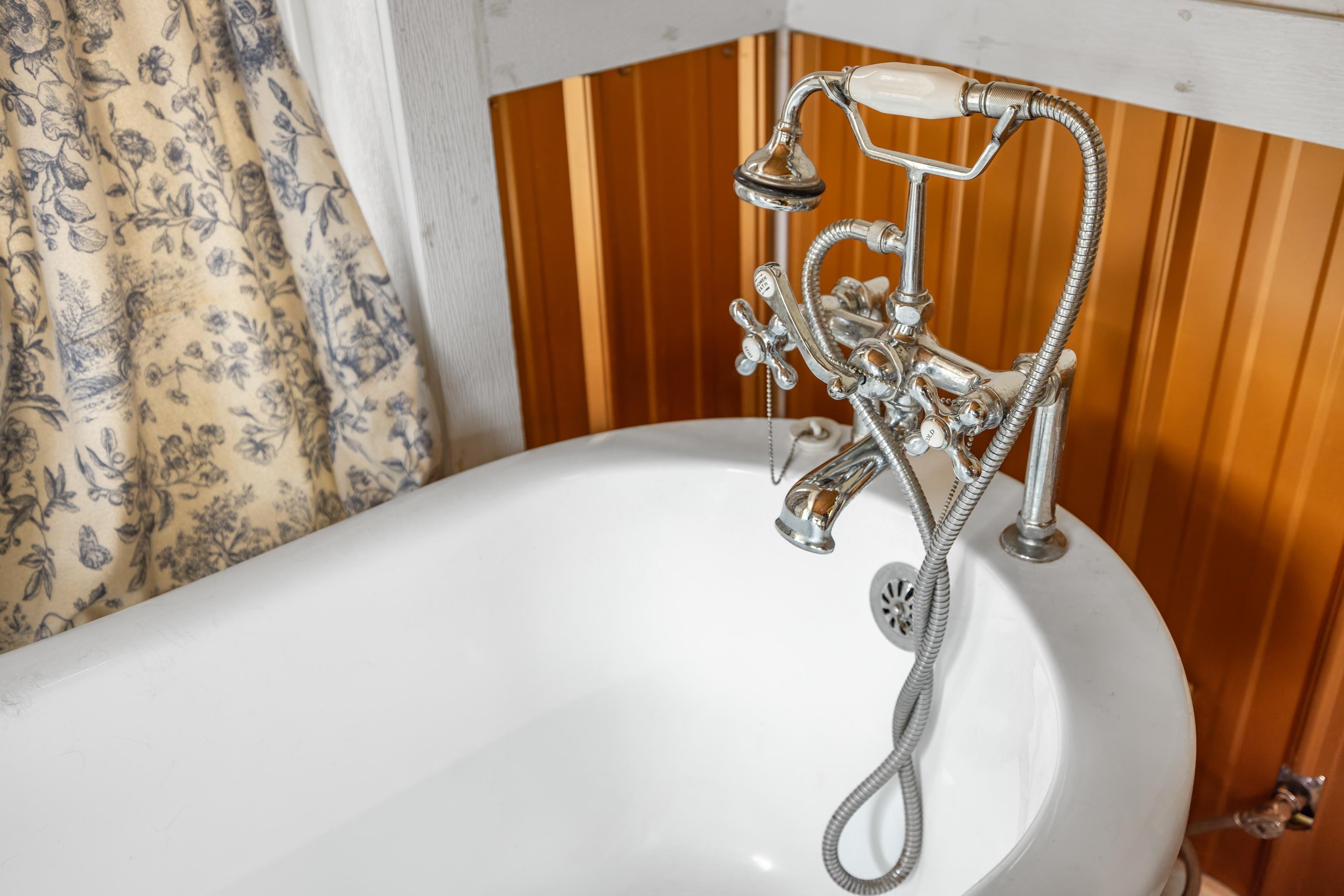 3441 W MIDLAND TRL, LEXINGTON, Virginia 24450, 2 Bedrooms Bedrooms, ,1 BathroomBathrooms,Residential,3441 W MIDLAND TRL,670751 MLS # 670751