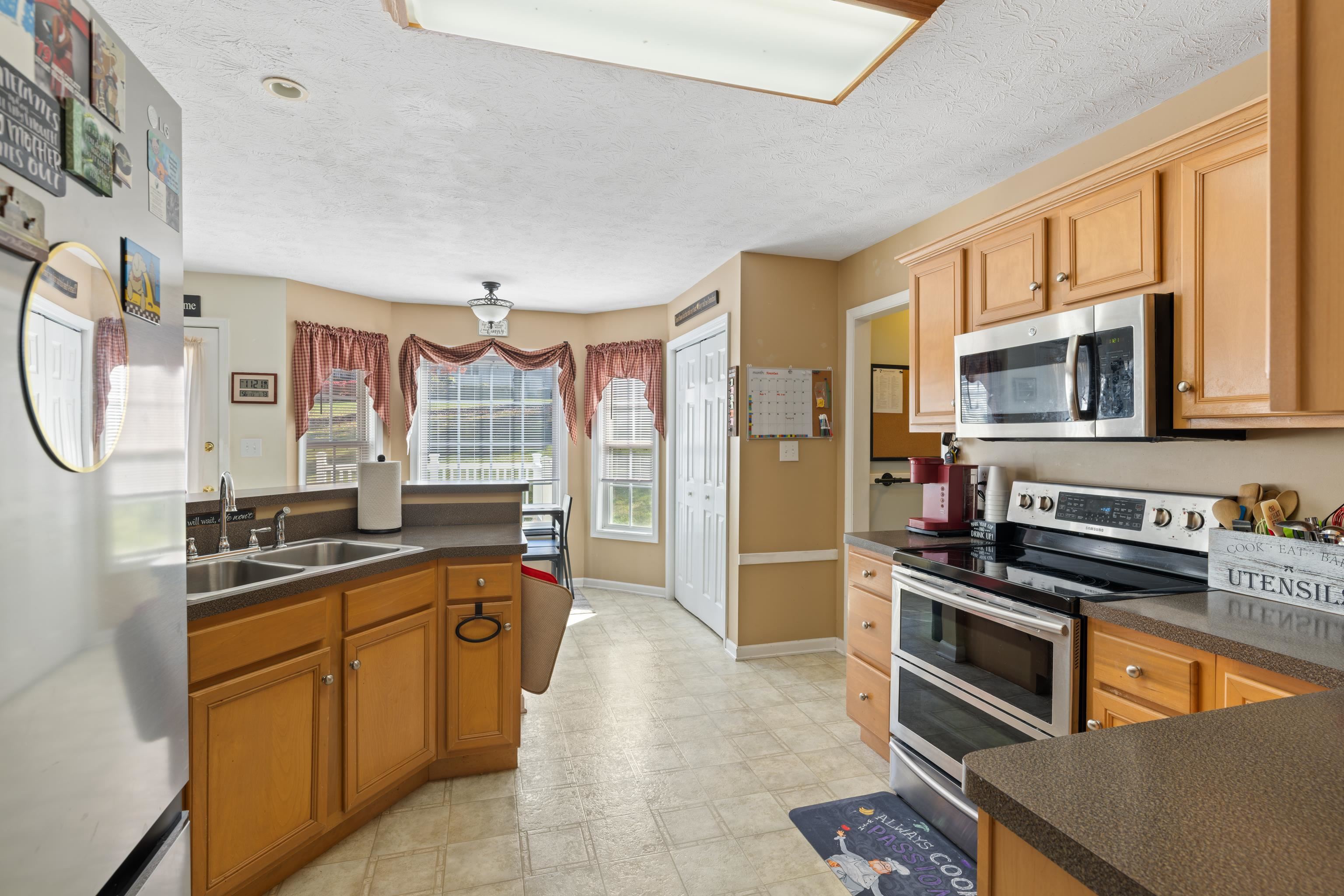 22 BEATRICE CT, FISHERSVILLE, Virginia 22939, 5 Bedrooms Bedrooms, ,3 BathroomsBathrooms,Residential,22 BEATRICE CT,670760 MLS # 670760 22 BEATRICE CT, FISHERSVILLE, Virginia 22939, 5 Bedrooms Bedrooms, ,3 BathroomsBathrooms,Residential,22 BEATRICE CT,670760 MLS # 670760