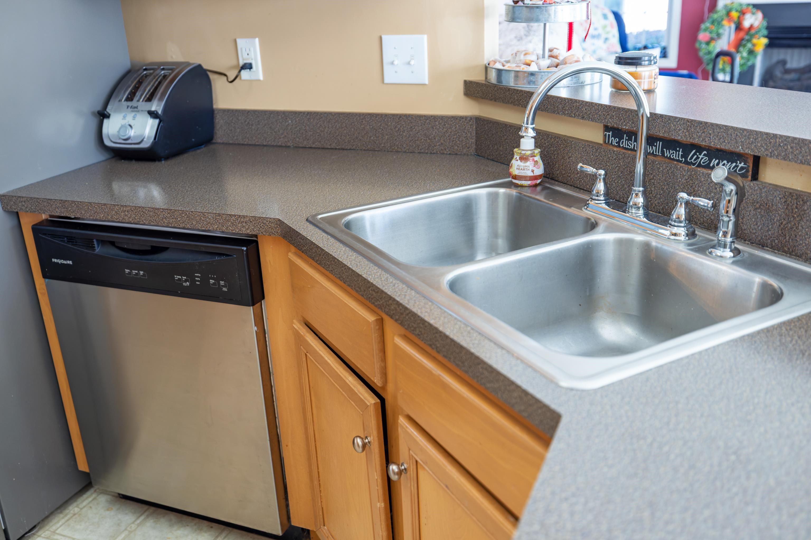 22 BEATRICE CT, FISHERSVILLE, Virginia 22939, 5 Bedrooms Bedrooms, ,3 BathroomsBathrooms,Residential,22 BEATRICE CT,670760 MLS # 670760 22 BEATRICE CT, FISHERSVILLE, Virginia 22939, 5 Bedrooms Bedrooms, ,3 BathroomsBathrooms,Residential,22 BEATRICE CT,670760 MLS # 670760