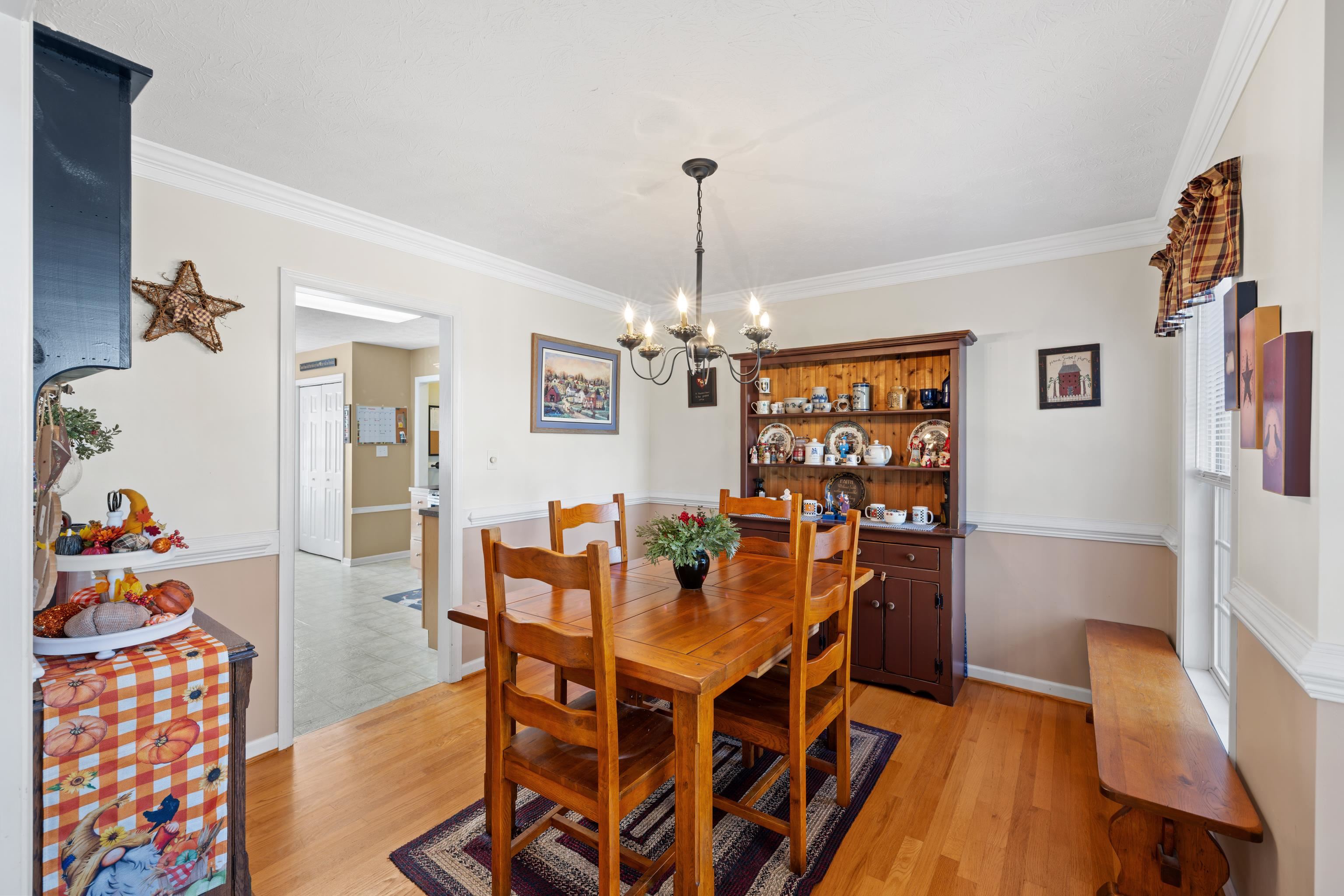 22 BEATRICE CT, FISHERSVILLE, Virginia 22939, 5 Bedrooms Bedrooms, ,3 BathroomsBathrooms,Residential,22 BEATRICE CT,670760 MLS # 670760 22 BEATRICE CT, FISHERSVILLE, Virginia 22939, 5 Bedrooms Bedrooms, ,3 BathroomsBathrooms,Residential,22 BEATRICE CT,670760 MLS # 670760