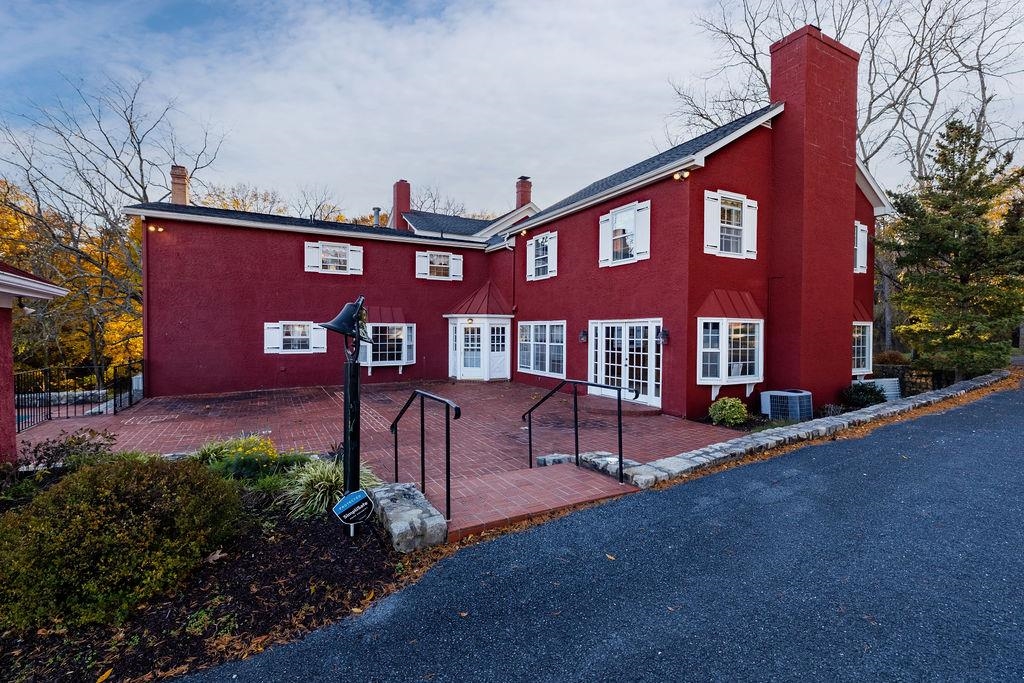 1004 E BEVERLEY ST, STAUNTON, Virginia 24401, 6 Bedrooms Bedrooms, ,5 BathroomsBathrooms,Residential,1004 E BEVERLEY ST,670775 MLS # 670775 1004 E BEVERLEY ST, STAUNTON, Virginia 24401, 6 Bedrooms Bedrooms, ,5 BathroomsBathrooms,Residential,1004 E BEVERLEY ST,670775 MLS # 670775