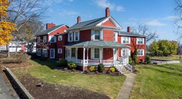 1004 E BEVERLEY ST, STAUNTON, Virginia 24401, 6 Bedrooms Bedrooms, ,5 BathroomsBathrooms,Residential,1004 E BEVERLEY ST,670775 MLS # 670775