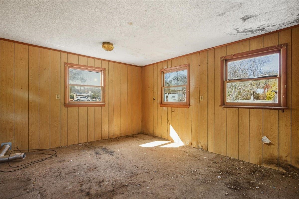 336 W RAILROAD AVE, CRAIGSVILLE, Virginia 24430, 2 Bedrooms Bedrooms, ,1 BathroomBathrooms,Residential,336 W RAILROAD AVE,670778 MLS # 670778