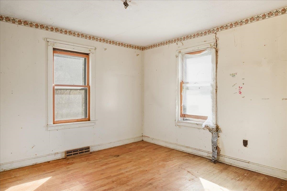 336 W RAILROAD AVE, CRAIGSVILLE, Virginia 24430, 2 Bedrooms Bedrooms, ,1 BathroomBathrooms,Residential,336 W RAILROAD AVE,670778 MLS # 670778