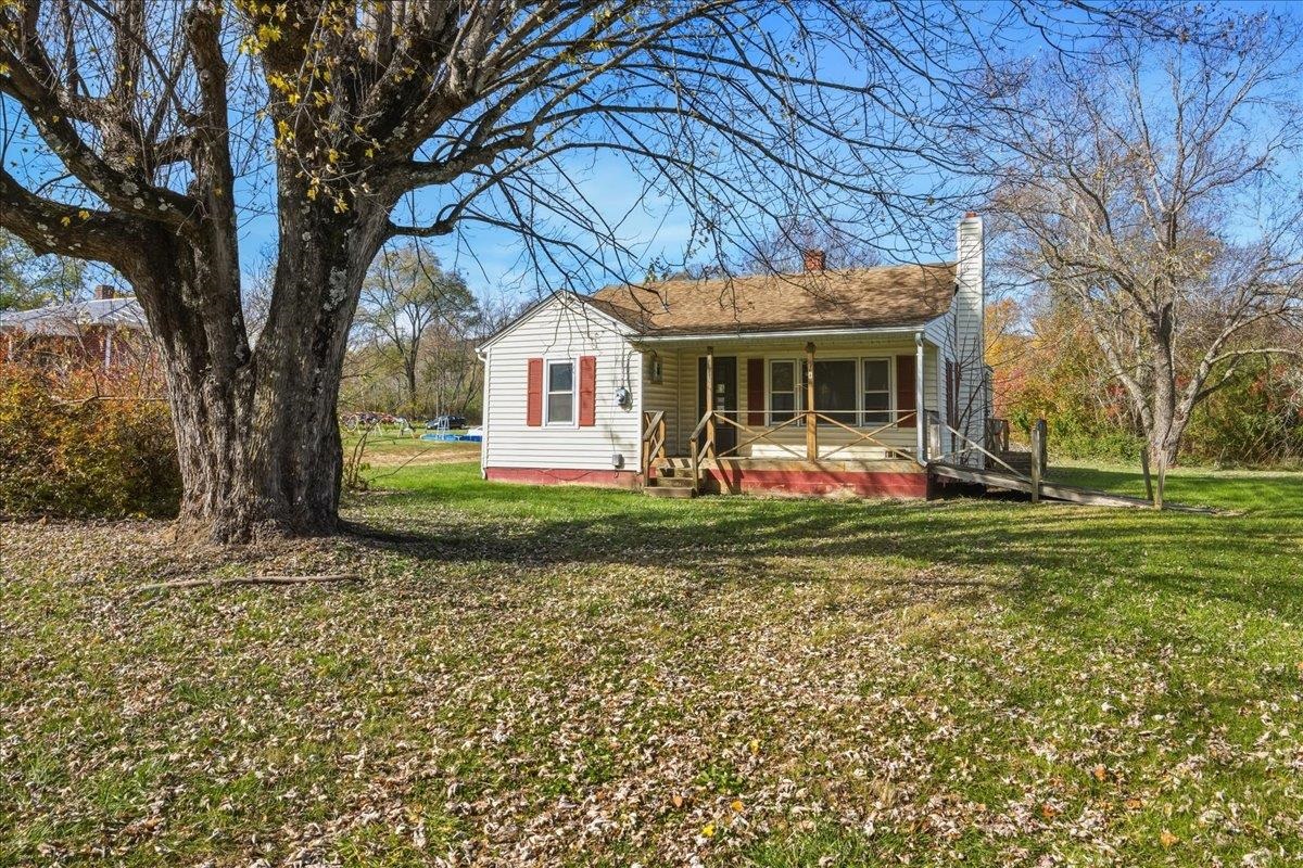 336 W RAILROAD AVE, CRAIGSVILLE, Virginia 24430, 2 Bedrooms Bedrooms, ,1 BathroomBathrooms,Residential,336 W RAILROAD AVE,670778 MLS # 670778