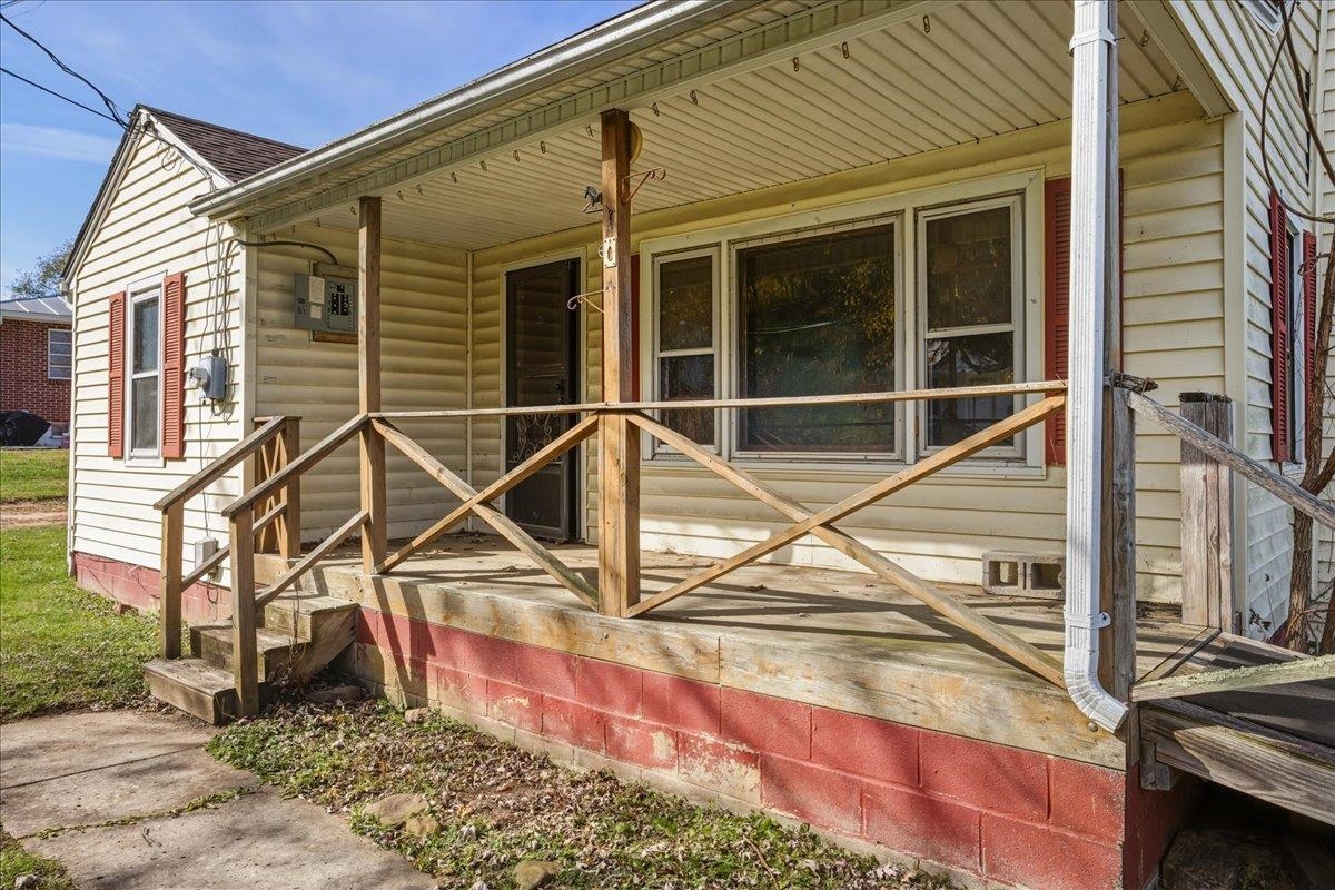 336 W RAILROAD AVE, CRAIGSVILLE, Virginia 24430, 2 Bedrooms Bedrooms, ,1 BathroomBathrooms,Residential,336 W RAILROAD AVE,670778 MLS # 670778