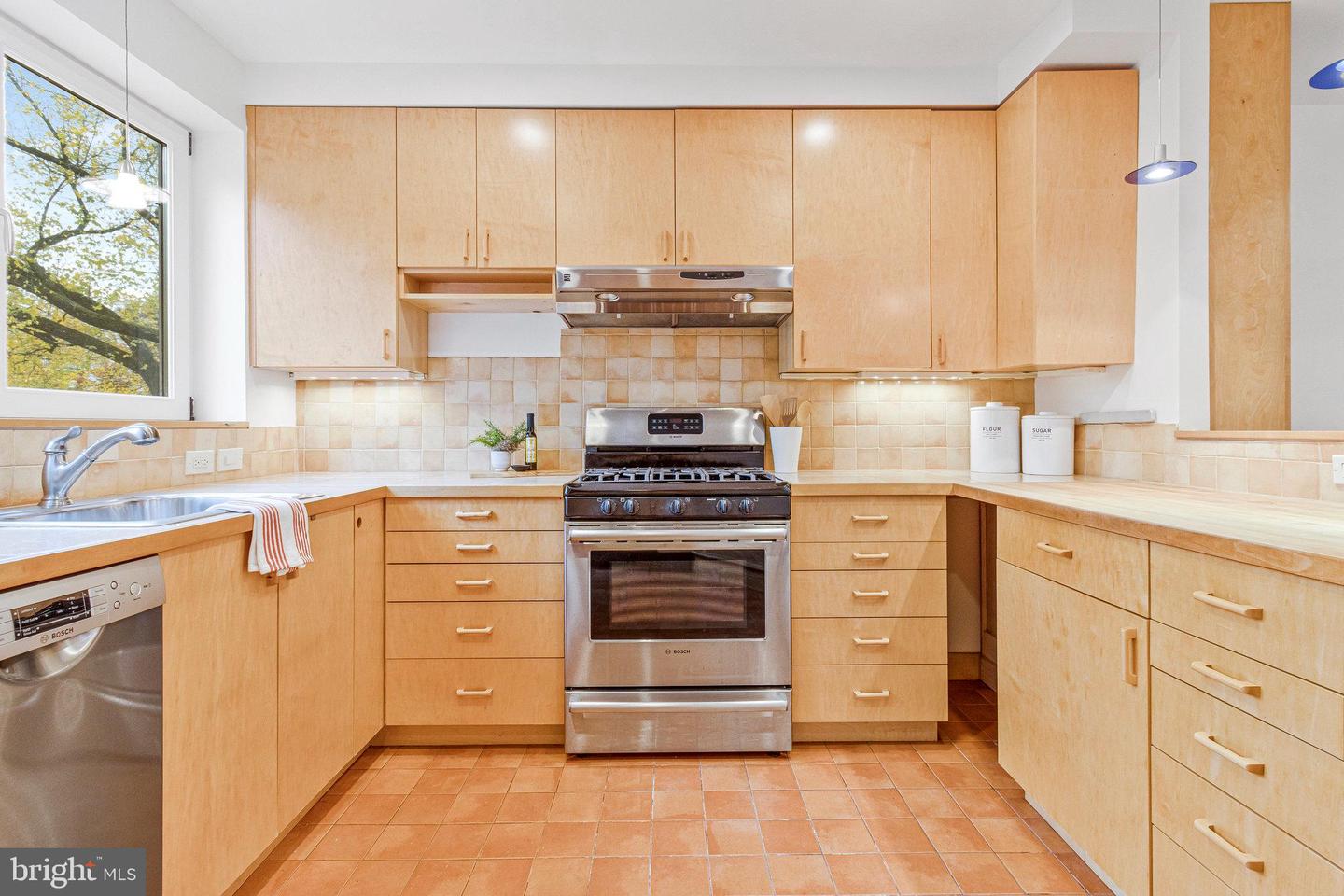 323 17TH ST SE, WASHINGTON, District Of Columbia 20003, 2 Bedrooms Bedrooms, ,1 BathroomBathrooms,Residential,For sale,323 17TH ST SE,DCDC2221022 MLS # DCDC2221022 323 17TH ST SE, WASHINGTON, District Of Columbia 20003, 2 Bedrooms Bedrooms, ,1 BathroomBathrooms,Residential,For sale,323 17TH ST SE,DCDC2221022 MLS # DCDC2221022