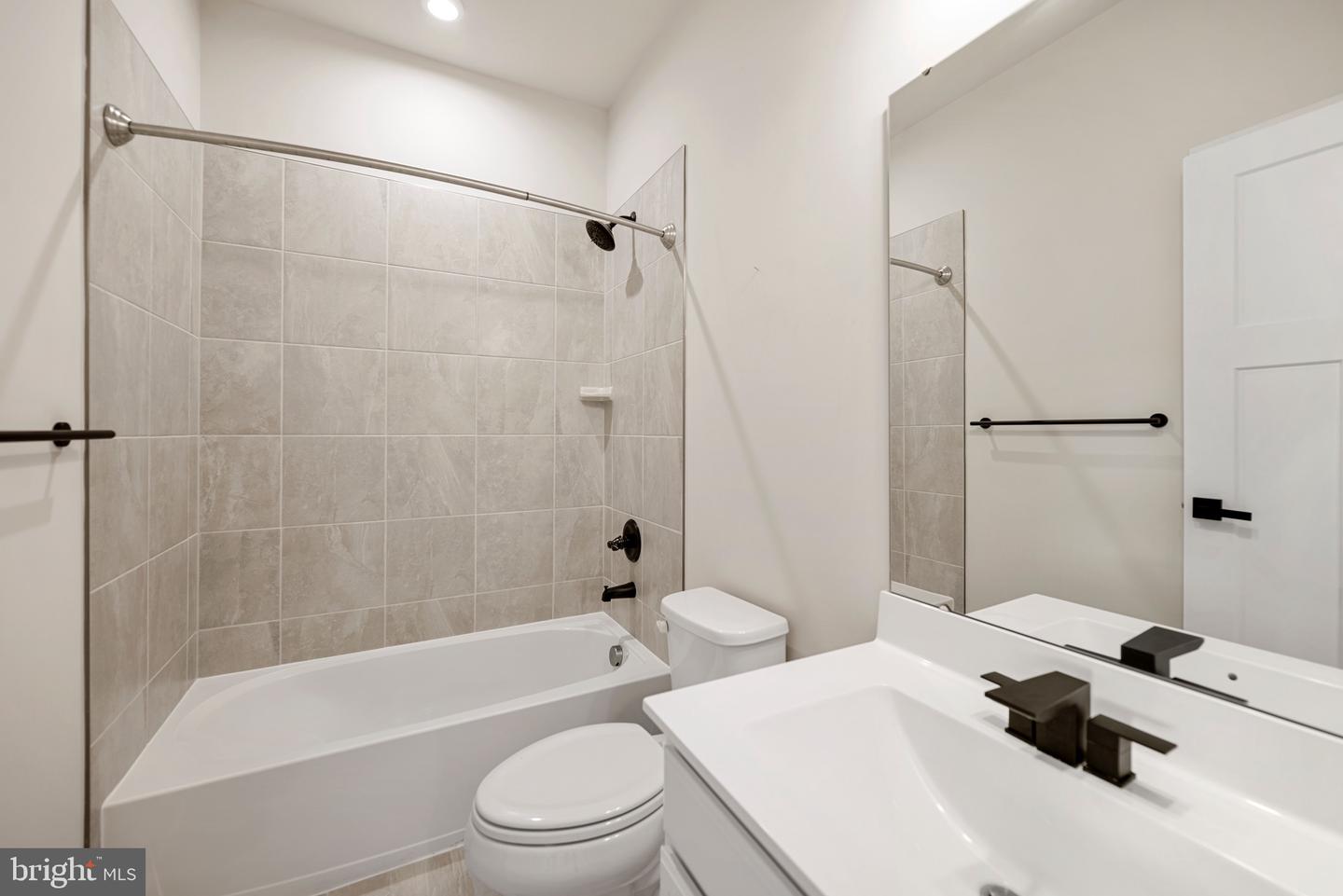 24563 POMMEL TER, STERLING, Virginia 20166, 3 Bedrooms Bedrooms, ,2 BathroomsBathrooms,Residential,For sale,24563 POMMEL TER,VALO2107024 MLS # VALO2107024