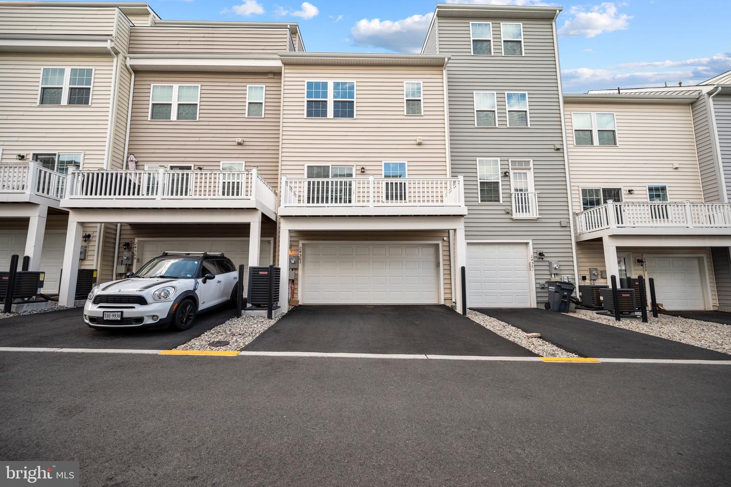 24563 POMMEL TER, STERLING, Virginia 20166, 3 Bedrooms Bedrooms, ,2 BathroomsBathrooms,Residential,For sale,24563 POMMEL TER,VALO2107024 MLS # VALO2107024