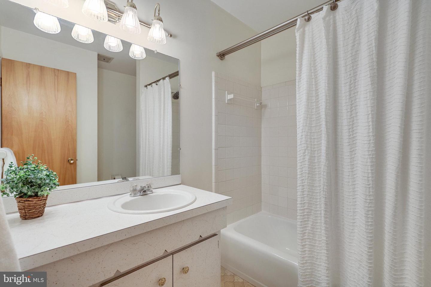 3610 OAKLAND DR, ALEXANDRIA, Virginia 22310, 4 Bedrooms Bedrooms, ,3 BathroomsBathrooms,Residential,For sale,3610 OAKLAND DR,VAFX2268284 MLS # VAFX2268284 3610 OAKLAND DR, ALEXANDRIA, Virginia 22310, 4 Bedrooms Bedrooms, ,3 BathroomsBathrooms,Residential,For sale,3610 OAKLAND DR,VAFX2268284 MLS # VAFX2268284