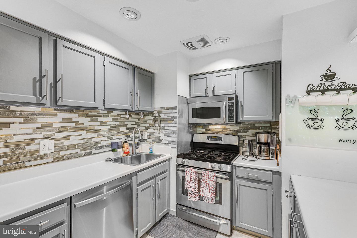 7753 PATRIOT DR #57, ANNANDALE, Virginia 22003, 1 Bedroom Bedrooms, ,1 BathroomBathrooms,Residential,For sale,7753 PATRIOT DR #57,VAFX2268340 MLS # VAFX2268340 7753 PATRIOT DR #57, ANNANDALE, Virginia 22003, 1 Bedroom Bedrooms, ,1 BathroomBathrooms,Residential,For sale,7753 PATRIOT DR #57,VAFX2268340 MLS # VAFX2268340