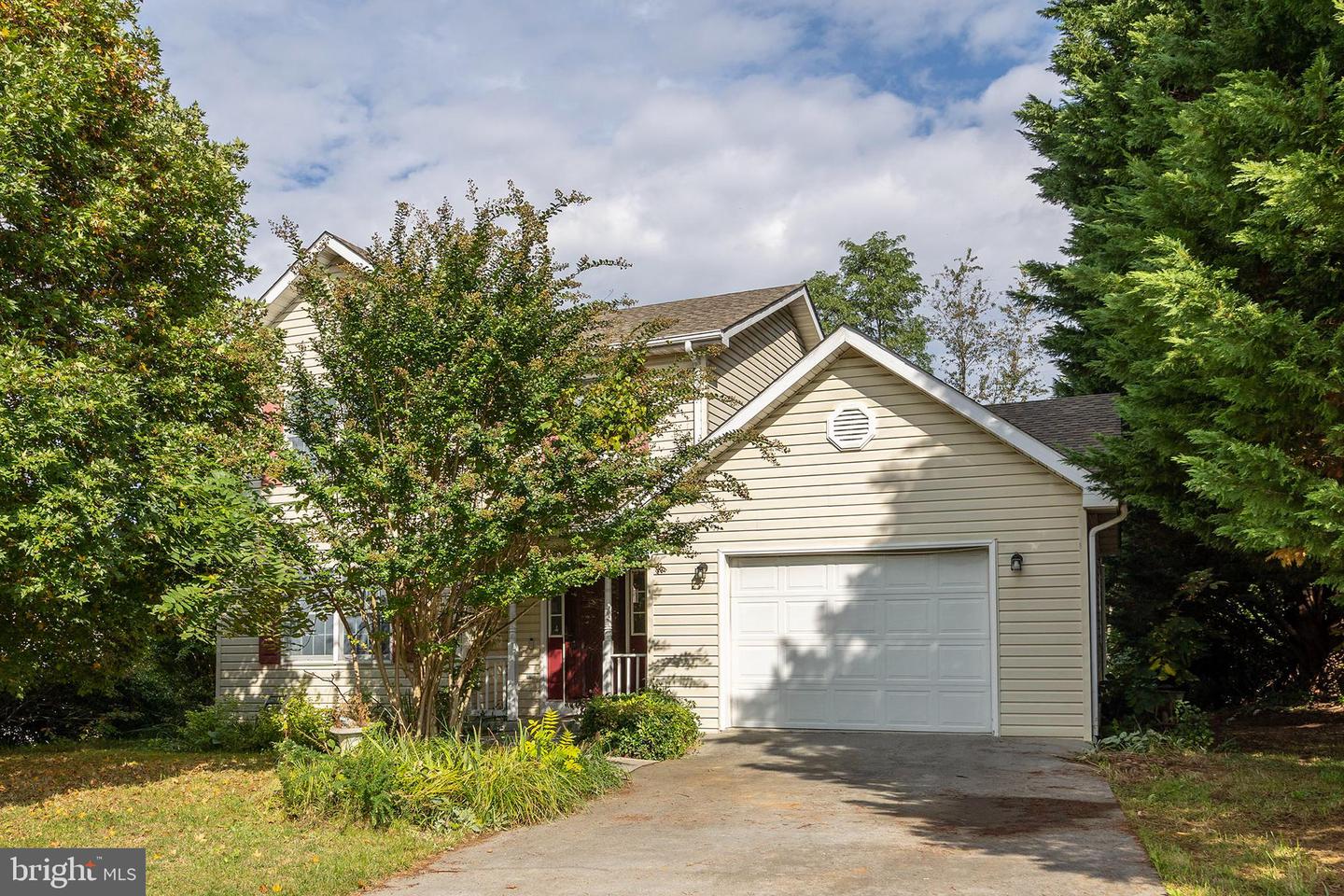 1422 CANTERBURY RD, FRONT ROYAL, Virginia 22630, 3 Bedrooms Bedrooms, ,2 BathroomsBathrooms,Residential,For sale,1422 CANTERBURY RD,VAWR2012394 MLS # VAWR2012394 1422 CANTERBURY RD, FRONT ROYAL, Virginia 22630, 3 Bedrooms Bedrooms, ,2 BathroomsBathrooms,Residential,For sale,1422 CANTERBURY RD,VAWR2012394 MLS # VAWR2012394