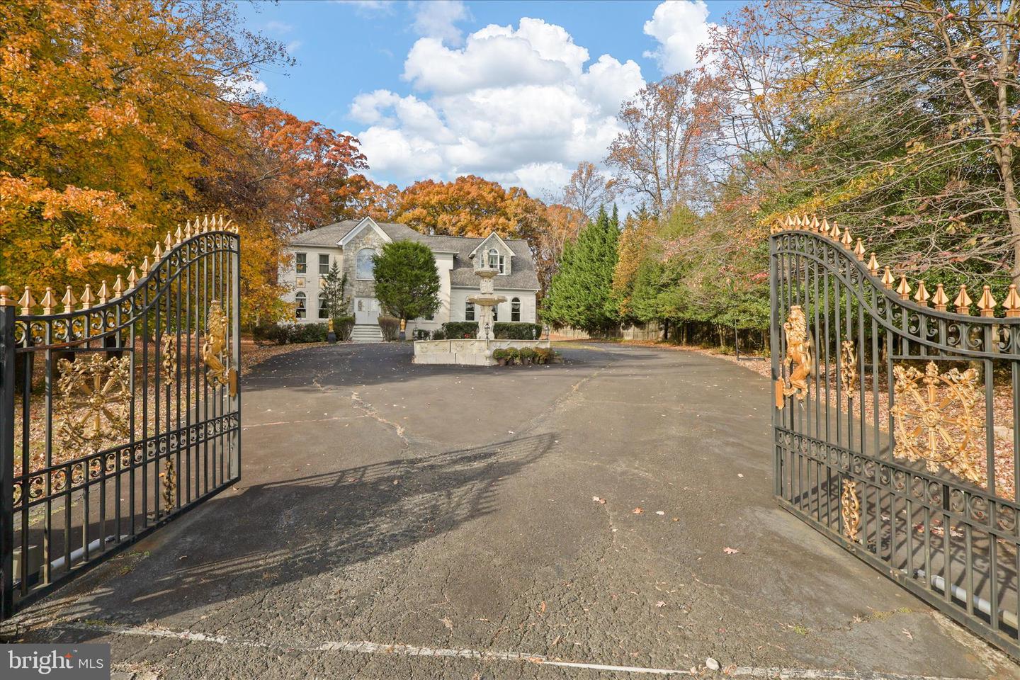 10900 SUNSET HILLS RD, RESTON, Virginia 20190, 6 Bedrooms Bedrooms, ,5 BathroomsBathrooms,Residential,For sale,10900 SUNSET HILLS RD,VAFX2270082 MLS # VAFX2270082 10900 SUNSET HILLS RD, RESTON, Virginia 20190, 6 Bedrooms Bedrooms, ,5 BathroomsBathrooms,Residential,For sale,10900 SUNSET HILLS RD,VAFX2270082 MLS # VAFX2270082