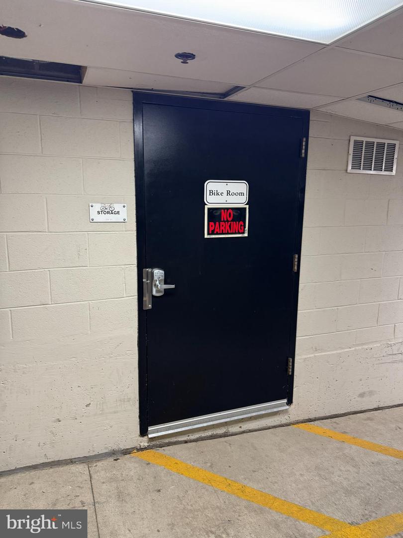 912 F ST NW #703, WASHINGTON, District Of Columbia 20004, 1 Bedroom Bedrooms, ,1 BathroomBathrooms,Residential,For sale,912 F ST NW #703,DCDC2225132 MLS # DCDC2225132 912 F ST NW #703, WASHINGTON, District Of Columbia 20004, 1 Bedroom Bedrooms, ,1 BathroomBathrooms,Residential,For sale,912 F ST NW #703,DCDC2225132 MLS # DCDC2225132