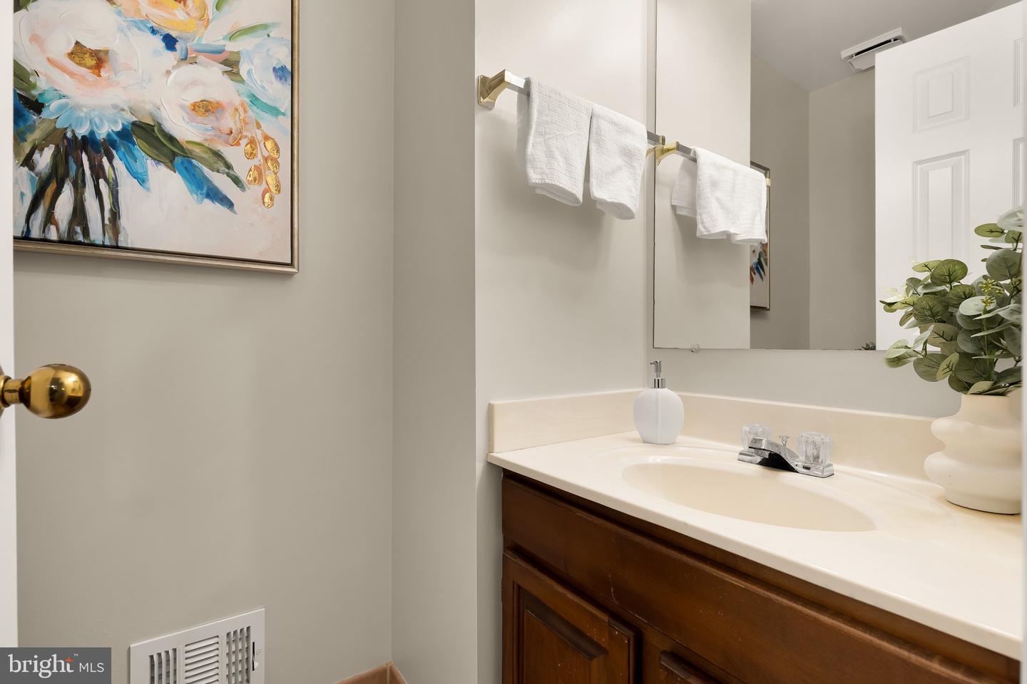 4008 NICHOLAS CT, FAIRFAX, Virginia 22033, 3 Bedrooms Bedrooms, ,2 BathroomsBathrooms,Residential,For sale,4008 NICHOLAS CT,VAFX2273888 MLS # VAFX2273888 4008 NICHOLAS CT, FAIRFAX, Virginia 22033, 3 Bedrooms Bedrooms, ,2 BathroomsBathrooms,Residential,For sale,4008 NICHOLAS CT,VAFX2273888 MLS # VAFX2273888