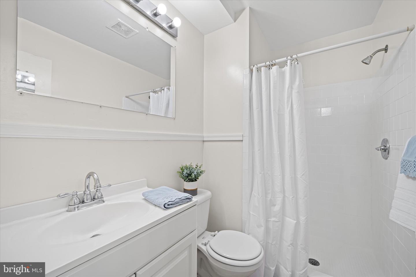 6419 CHARNWOOD ST, SPRINGFIELD, Virginia 22152, 5 Bedrooms Bedrooms, ,2 BathroomsBathrooms,Residential,For sale,6419 CHARNWOOD ST,VAFX2275108 MLS # VAFX2275108 6419 CHARNWOOD ST, SPRINGFIELD, Virginia 22152, 5 Bedrooms Bedrooms, ,2 BathroomsBathrooms,Residential,For sale,6419 CHARNWOOD ST,VAFX2275108 MLS # VAFX2275108