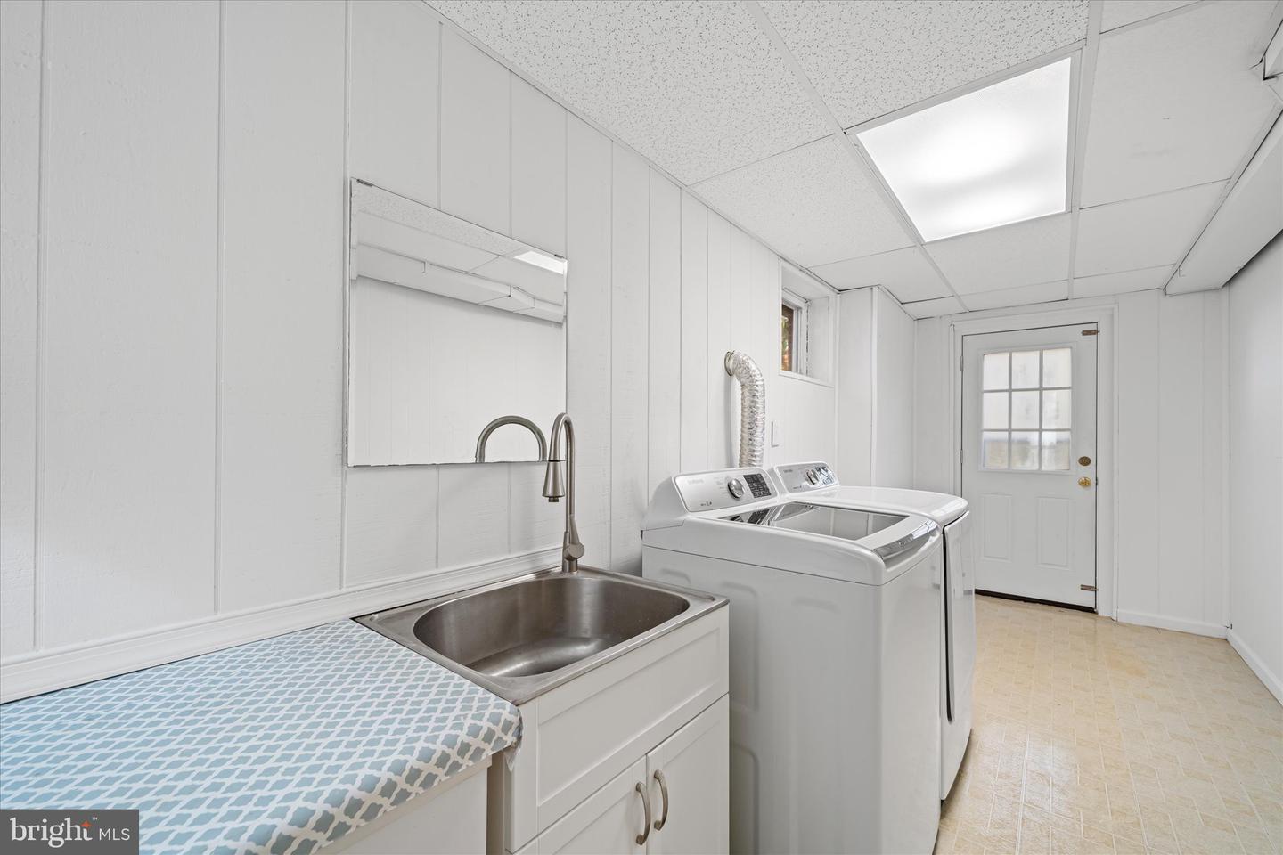 6419 CHARNWOOD ST, SPRINGFIELD, Virginia 22152, 5 Bedrooms Bedrooms, ,2 BathroomsBathrooms,Residential,For sale,6419 CHARNWOOD ST,VAFX2275108 MLS # VAFX2275108 6419 CHARNWOOD ST, SPRINGFIELD, Virginia 22152, 5 Bedrooms Bedrooms, ,2 BathroomsBathrooms,Residential,For sale,6419 CHARNWOOD ST,VAFX2275108 MLS # VAFX2275108