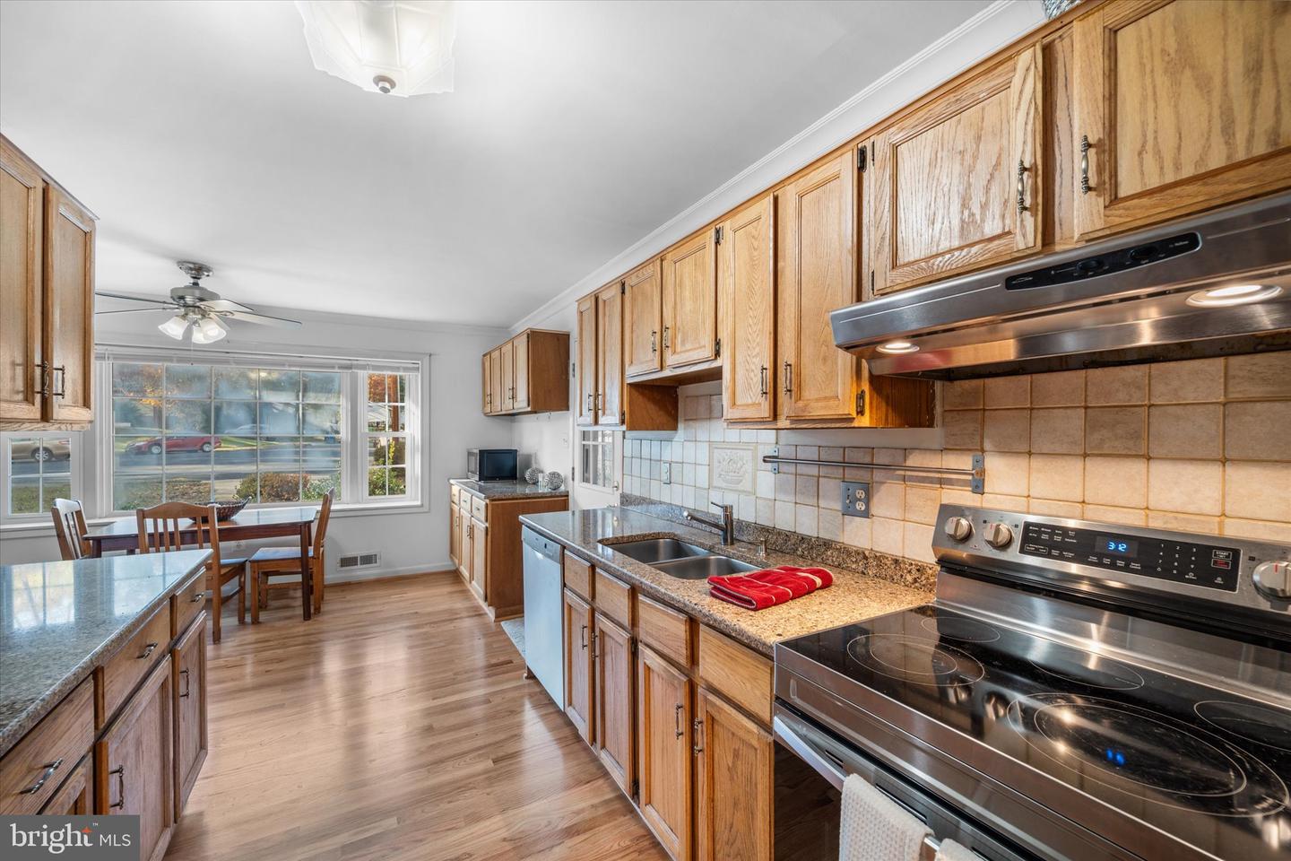 6419 CHARNWOOD ST, SPRINGFIELD, Virginia 22152, 5 Bedrooms Bedrooms, ,2 BathroomsBathrooms,Residential,For sale,6419 CHARNWOOD ST,VAFX2275108 MLS # VAFX2275108 6419 CHARNWOOD ST, SPRINGFIELD, Virginia 22152, 5 Bedrooms Bedrooms, ,2 BathroomsBathrooms,Residential,For sale,6419 CHARNWOOD ST,VAFX2275108 MLS # VAFX2275108