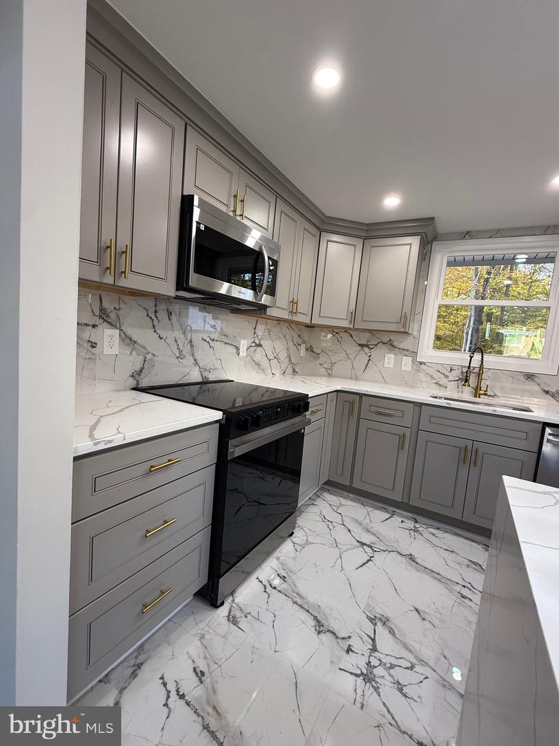 13014 KERRYDALE RD, WOODBRIDGE, Virginia 22193, 4 Bedrooms Bedrooms, ,2 BathroomsBathrooms,Residential,For sale,13014 KERRYDALE RD,VAPW2106654 MLS # VAPW2106654 13014 KERRYDALE RD, WOODBRIDGE, Virginia 22193, 4 Bedrooms Bedrooms, ,2 BathroomsBathrooms,Residential,For sale,13014 KERRYDALE RD,VAPW2106654 MLS # VAPW2106654