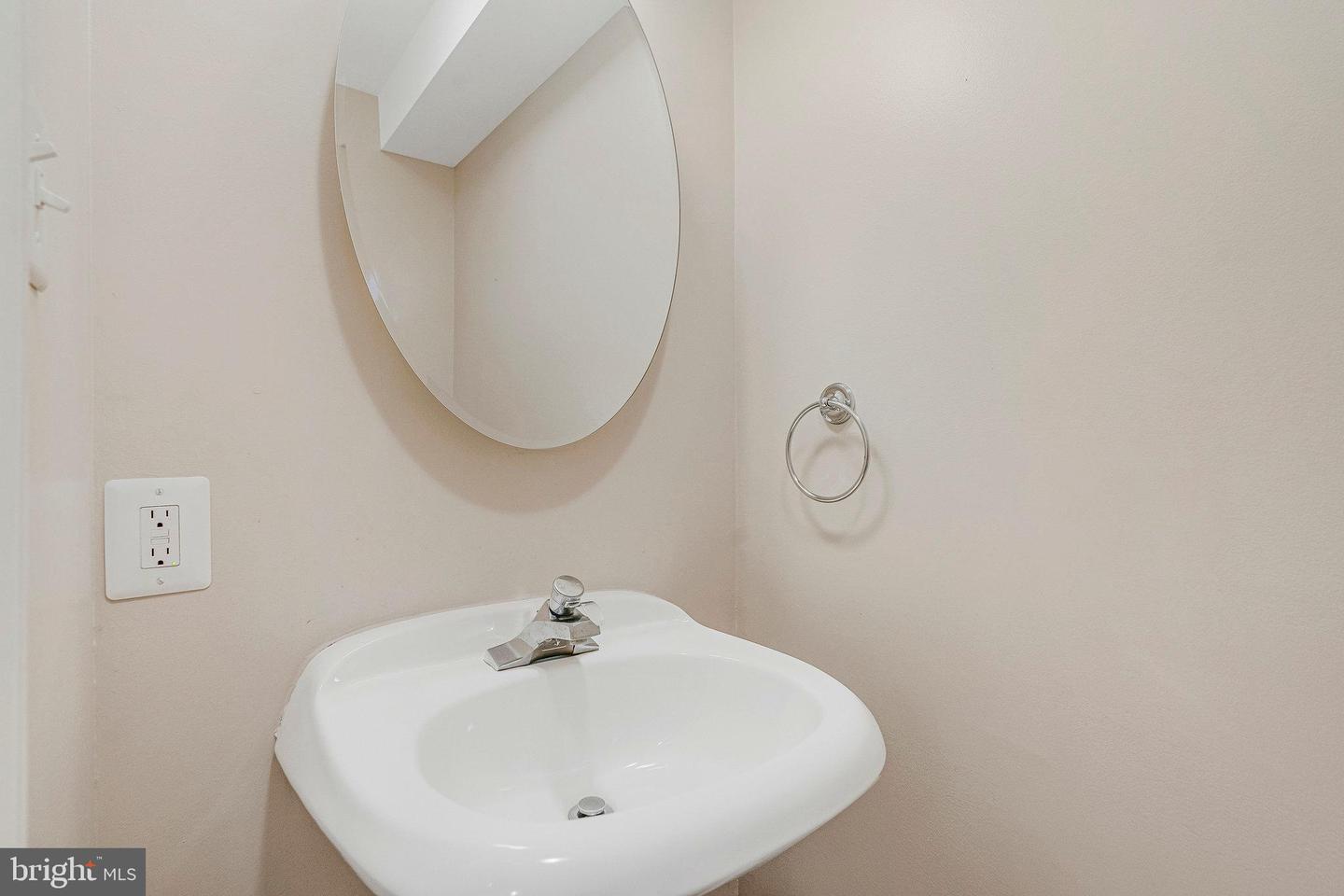 6604 MCLEAN CT, MCLEAN, Virginia 22101, 3 Bedrooms Bedrooms, ,3 BathroomsBathrooms,Residential,For sale,6604 MCLEAN CT,VAFX2276050 MLS # VAFX2276050 6604 MCLEAN CT, MCLEAN, Virginia 22101, 3 Bedrooms Bedrooms, ,3 BathroomsBathrooms,Residential,For sale,6604 MCLEAN CT,VAFX2276050 MLS # VAFX2276050