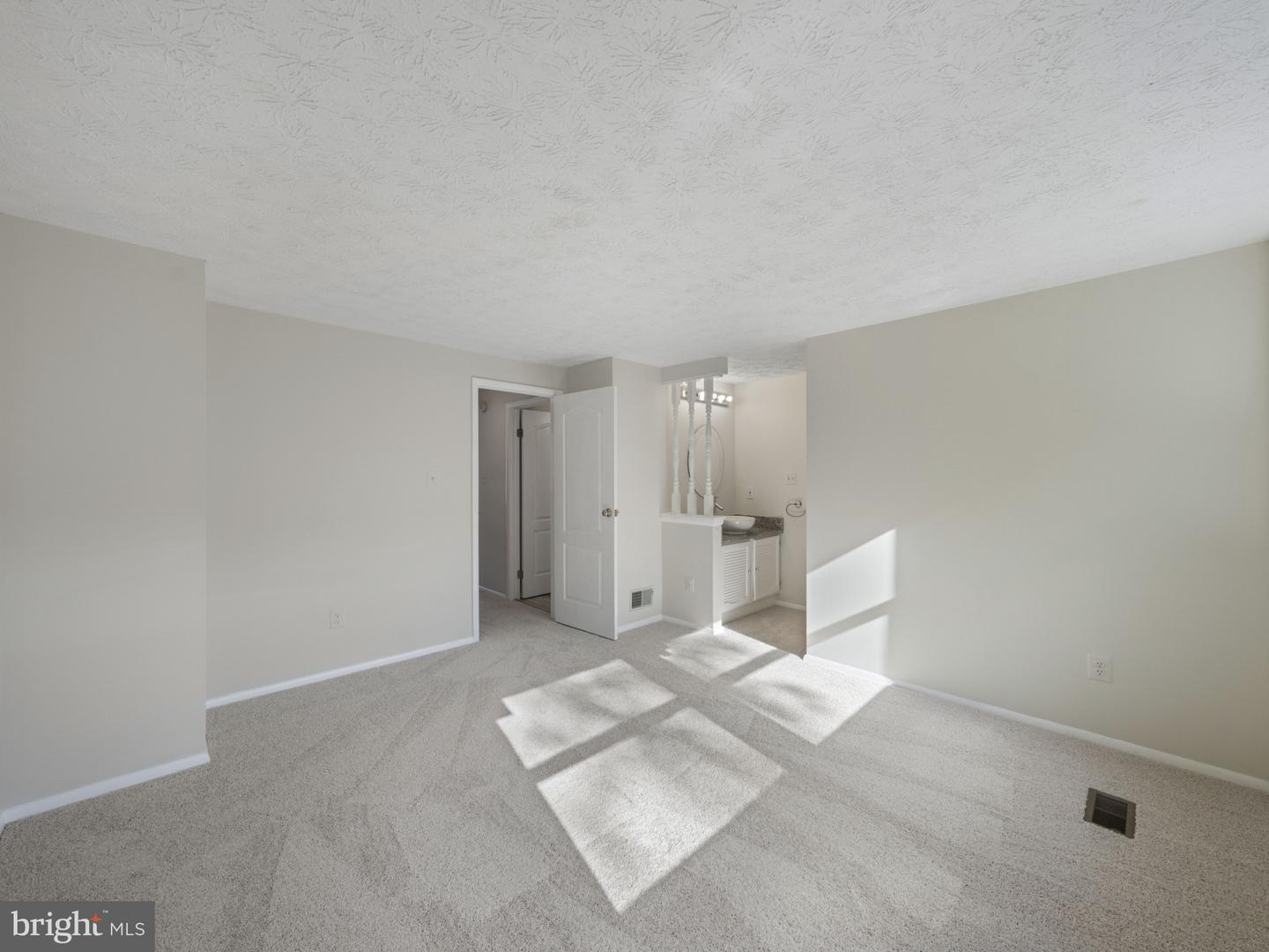 8027 TYSON OAKS CIR, VIENNA, Virginia 22182, 3 Bedrooms Bedrooms, ,2 BathroomsBathrooms,Residential,For sale,8027 TYSON OAKS CIR,VAFX2275978 MLS # VAFX2275978 8027 TYSON OAKS CIR, VIENNA, Virginia 22182, 3 Bedrooms Bedrooms, ,2 BathroomsBathrooms,Residential,For sale,8027 TYSON OAKS CIR,VAFX2275978 MLS # VAFX2275978