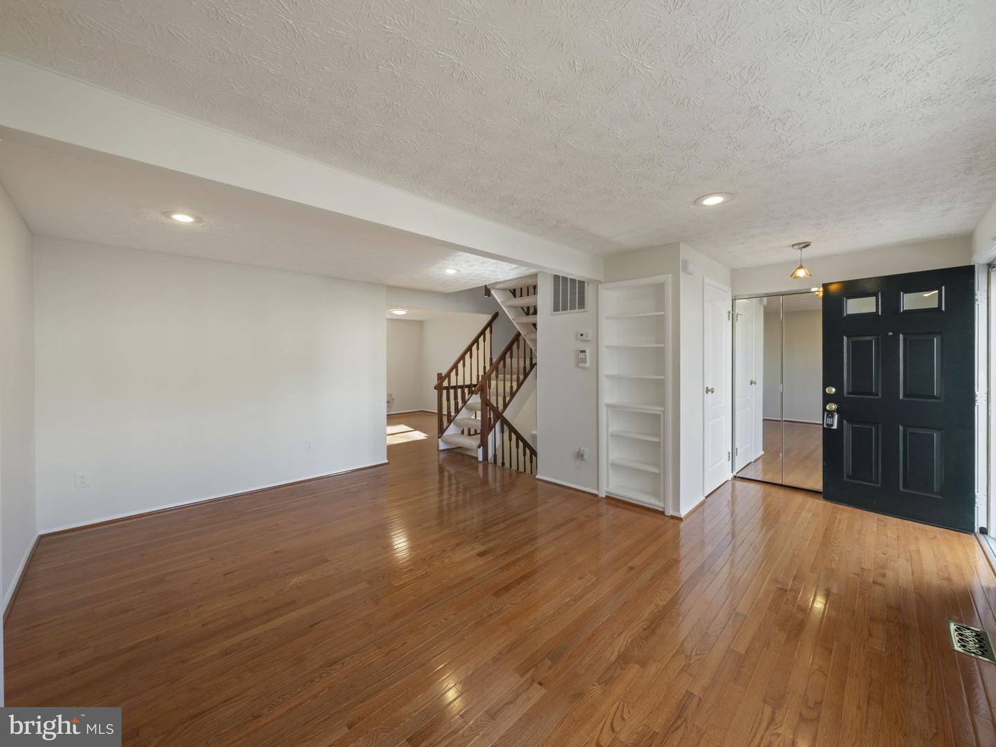 8027 TYSON OAKS CIR, VIENNA, Virginia 22182, 3 Bedrooms Bedrooms, ,2 BathroomsBathrooms,Residential,For sale,8027 TYSON OAKS CIR,VAFX2275978 MLS # VAFX2275978 8027 TYSON OAKS CIR, VIENNA, Virginia 22182, 3 Bedrooms Bedrooms, ,2 BathroomsBathrooms,Residential,For sale,8027 TYSON OAKS CIR,VAFX2275978 MLS # VAFX2275978