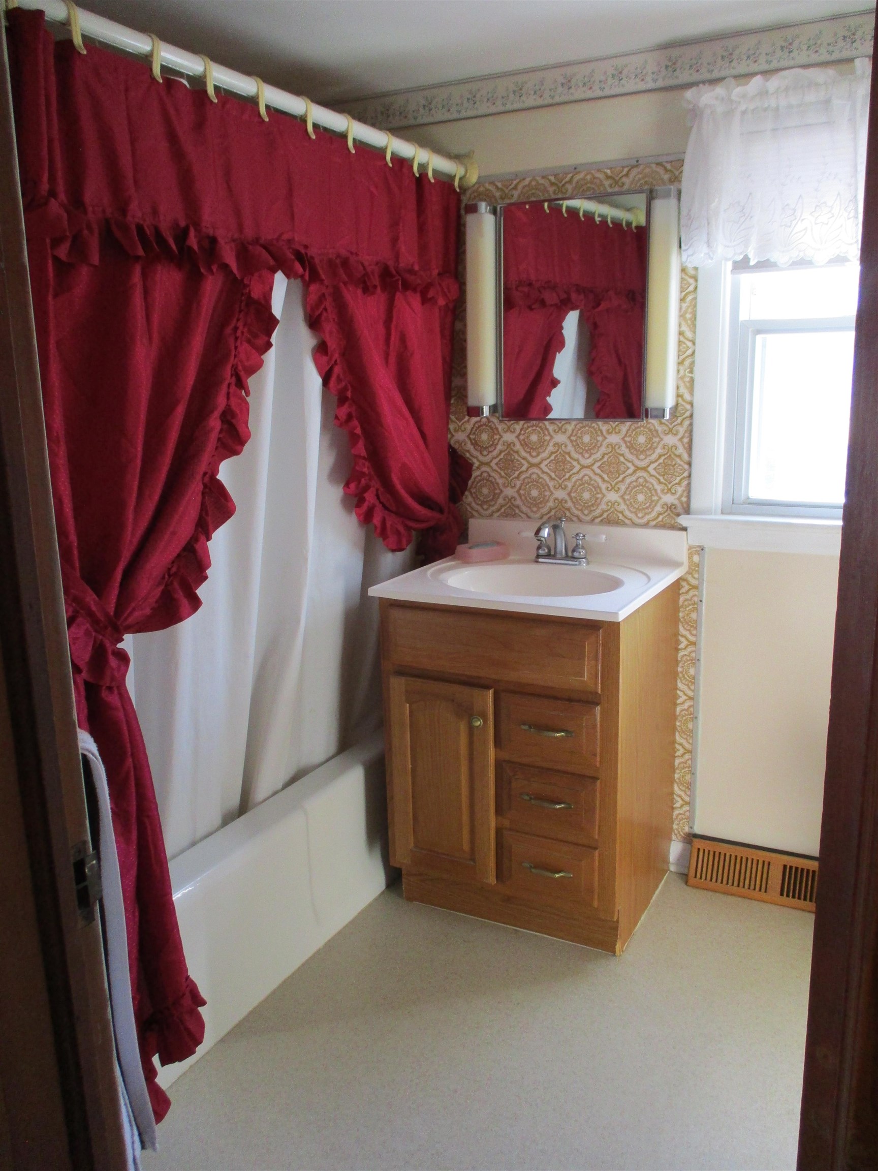 181 BELLEVUE ST, TIMBERVILLE, Virginia 22853, 3 Bedrooms Bedrooms, ,1 BathroomBathrooms,Residential,181 BELLEVUE ST,670786 MLS # 670786 181 BELLEVUE ST, TIMBERVILLE, Virginia 22853, 3 Bedrooms Bedrooms, ,1 BathroomBathrooms,Residential,181 BELLEVUE ST,670786 MLS # 670786