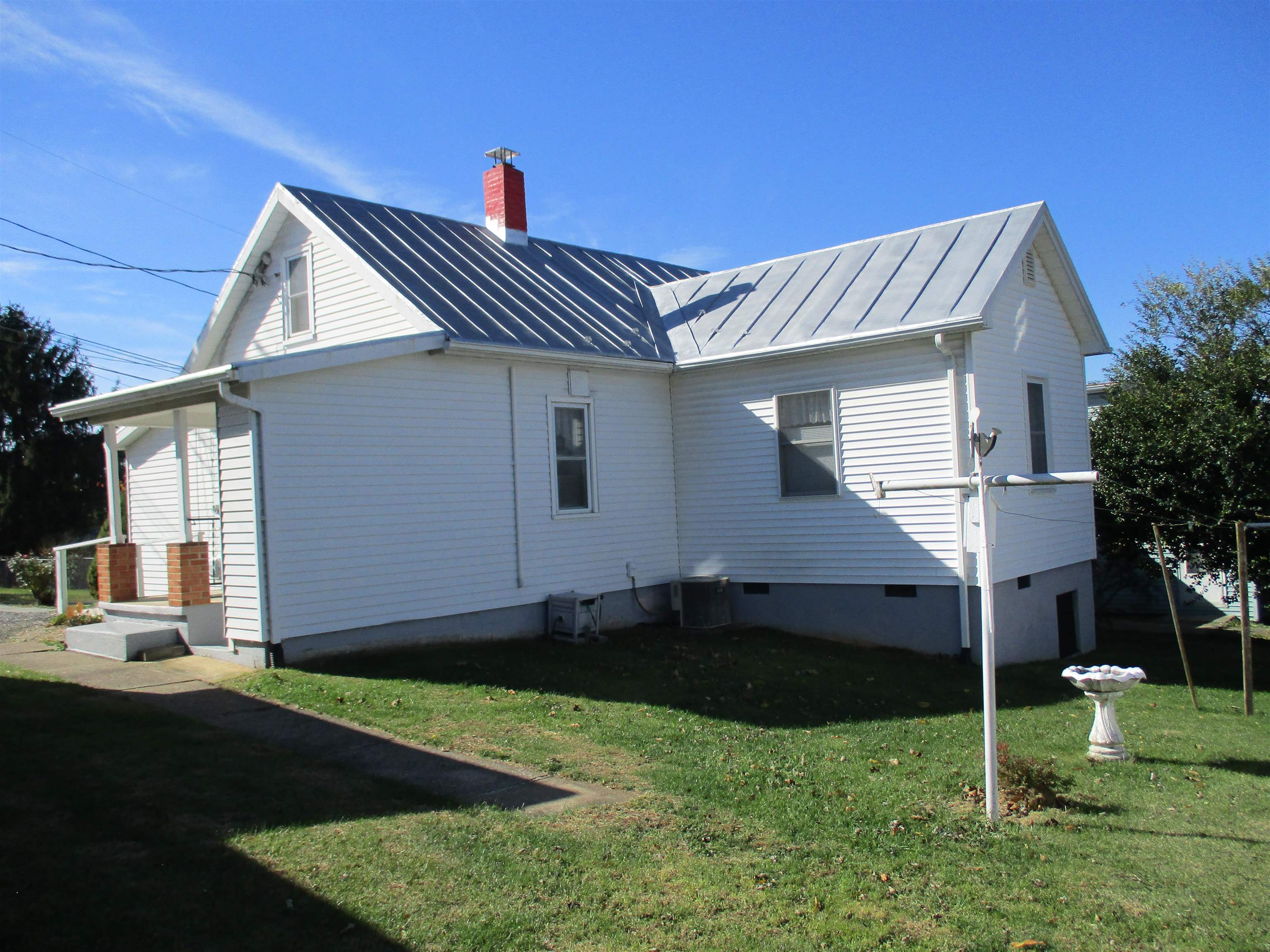 181 BELLEVUE ST, TIMBERVILLE, Virginia 22853, 3 Bedrooms Bedrooms, ,1 BathroomBathrooms,Residential,181 BELLEVUE ST,670786 MLS # 670786 181 BELLEVUE ST, TIMBERVILLE, Virginia 22853, 3 Bedrooms Bedrooms, ,1 BathroomBathrooms,Residential,181 BELLEVUE ST,670786 MLS # 670786