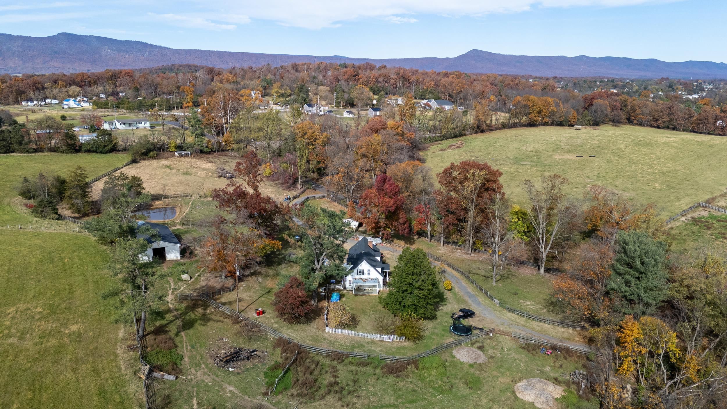 143 LAKEWOOD RD, LURAY, Virginia 22835, 4 Bedrooms Bedrooms, ,2 BathroomsBathrooms,Residential,143 LAKEWOOD RD,670787 MLS # 670787 143 LAKEWOOD RD, LURAY, Virginia 22835, 4 Bedrooms Bedrooms, ,2 BathroomsBathrooms,Residential,143 LAKEWOOD RD,670787 MLS # 670787