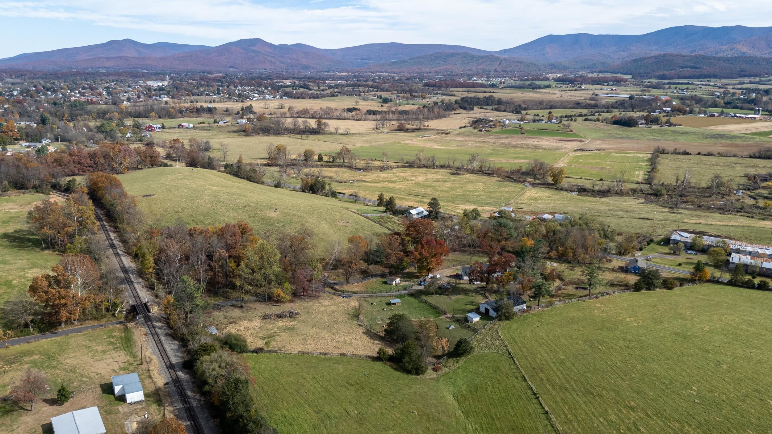 143 LAKEWOOD RD, LURAY, Virginia 22835, 4 Bedrooms Bedrooms, ,2 BathroomsBathrooms,Residential,143 LAKEWOOD RD,670787 MLS # 670787 143 LAKEWOOD RD, LURAY, Virginia 22835, 4 Bedrooms Bedrooms, ,2 BathroomsBathrooms,Residential,143 LAKEWOOD RD,670787 MLS # 670787