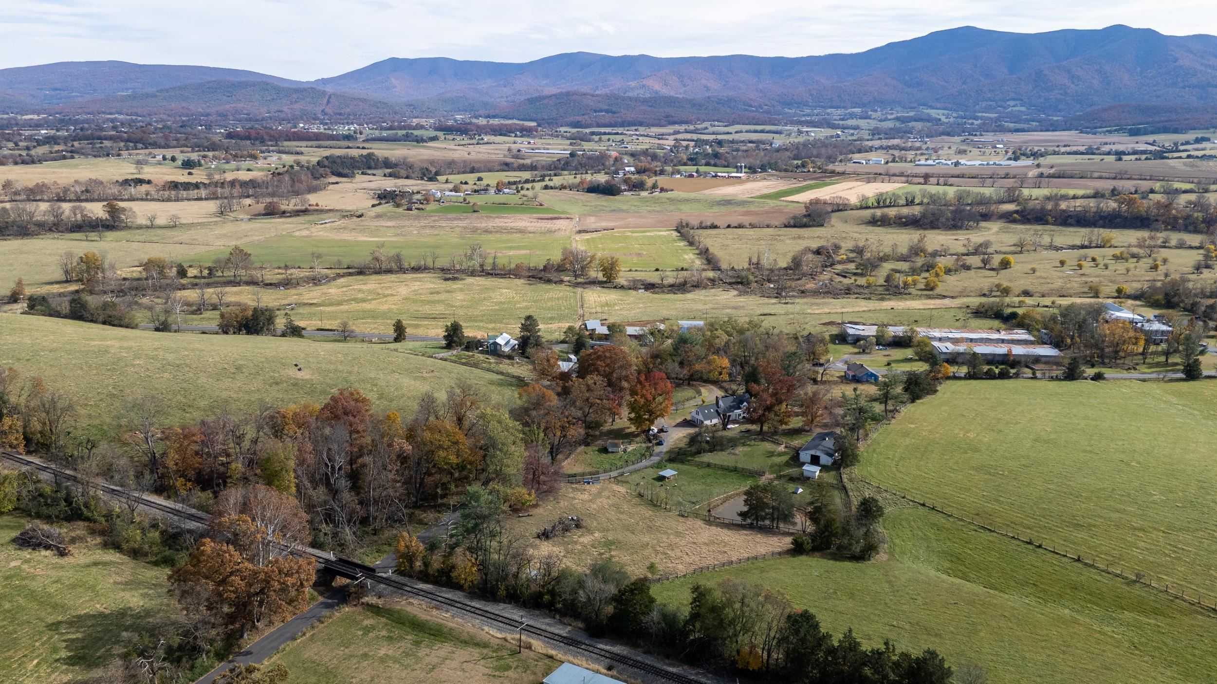 143 LAKEWOOD RD, LURAY, Virginia 22835, 4 Bedrooms Bedrooms, ,2 BathroomsBathrooms,Residential,143 LAKEWOOD RD,670787 MLS # 670787 143 LAKEWOOD RD, LURAY, Virginia 22835, 4 Bedrooms Bedrooms, ,2 BathroomsBathrooms,Residential,143 LAKEWOOD RD,670787 MLS # 670787