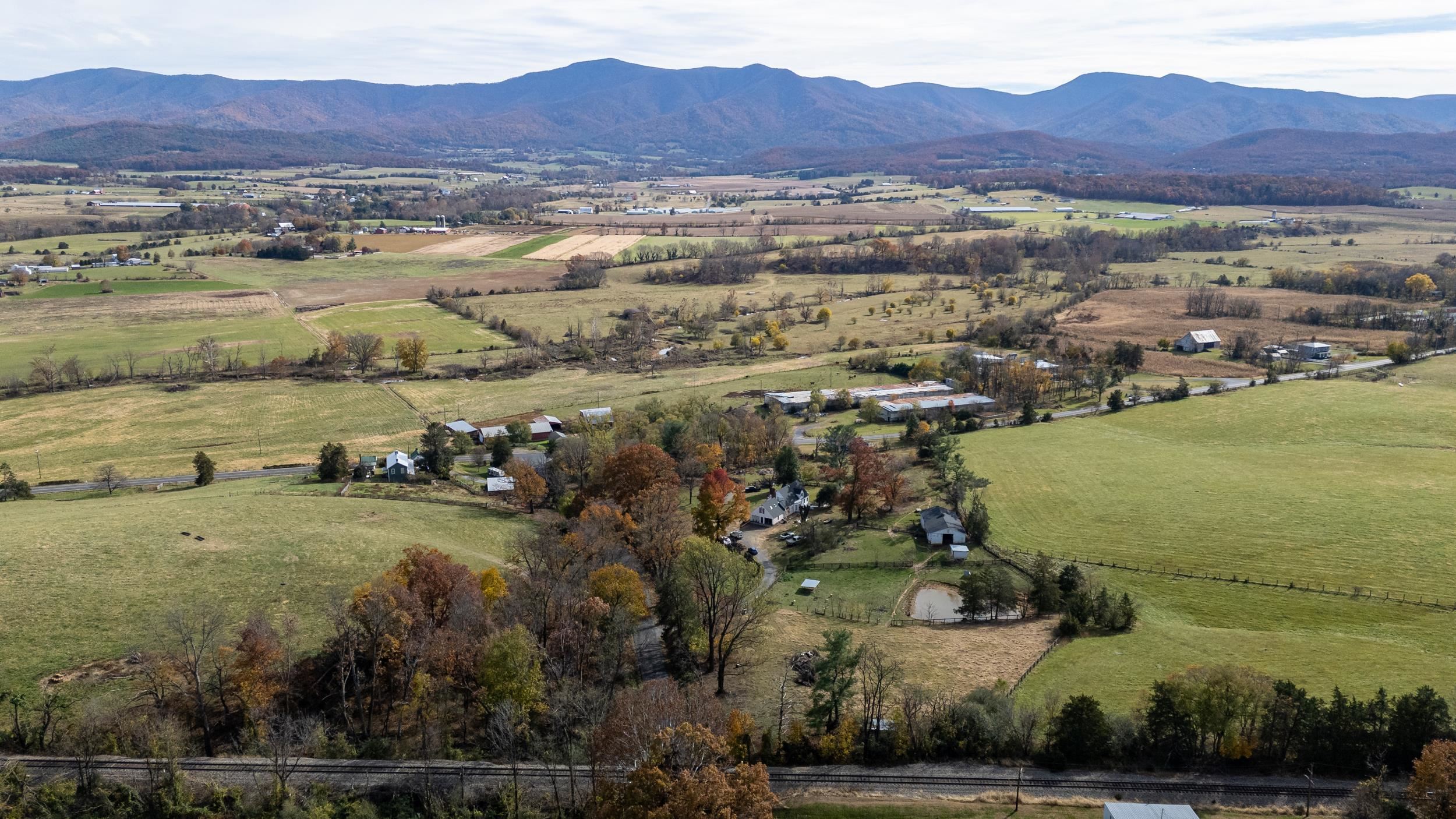 143 LAKEWOOD RD, LURAY, Virginia 22835, 4 Bedrooms Bedrooms, ,2 BathroomsBathrooms,Residential,143 LAKEWOOD RD,670787 MLS # 670787 143 LAKEWOOD RD, LURAY, Virginia 22835, 4 Bedrooms Bedrooms, ,2 BathroomsBathrooms,Residential,143 LAKEWOOD RD,670787 MLS # 670787
