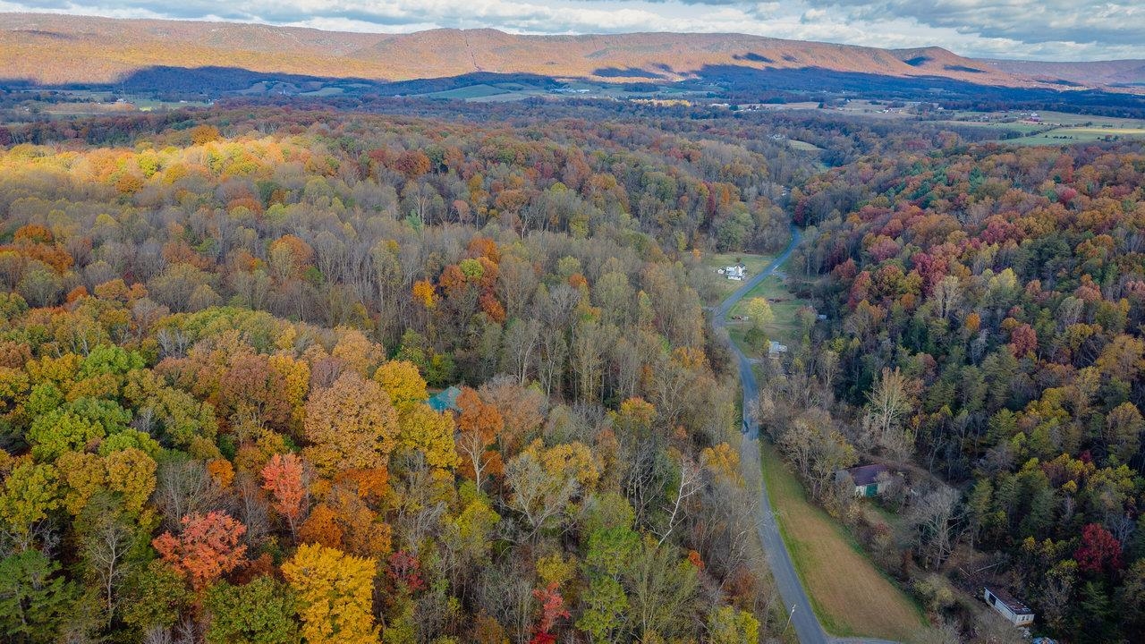 900 CROOKED RUN RD, SHENANDOAH, Virginia 22849, 2 Bedrooms Bedrooms, ,2 BathroomsBathrooms,Residential,900 CROOKED RUN RD,670781 MLS # 670781 900 CROOKED RUN RD, SHENANDOAH, Virginia 22849, 2 Bedrooms Bedrooms, ,2 BathroomsBathrooms,Residential,900 CROOKED RUN RD,670781 MLS # 670781